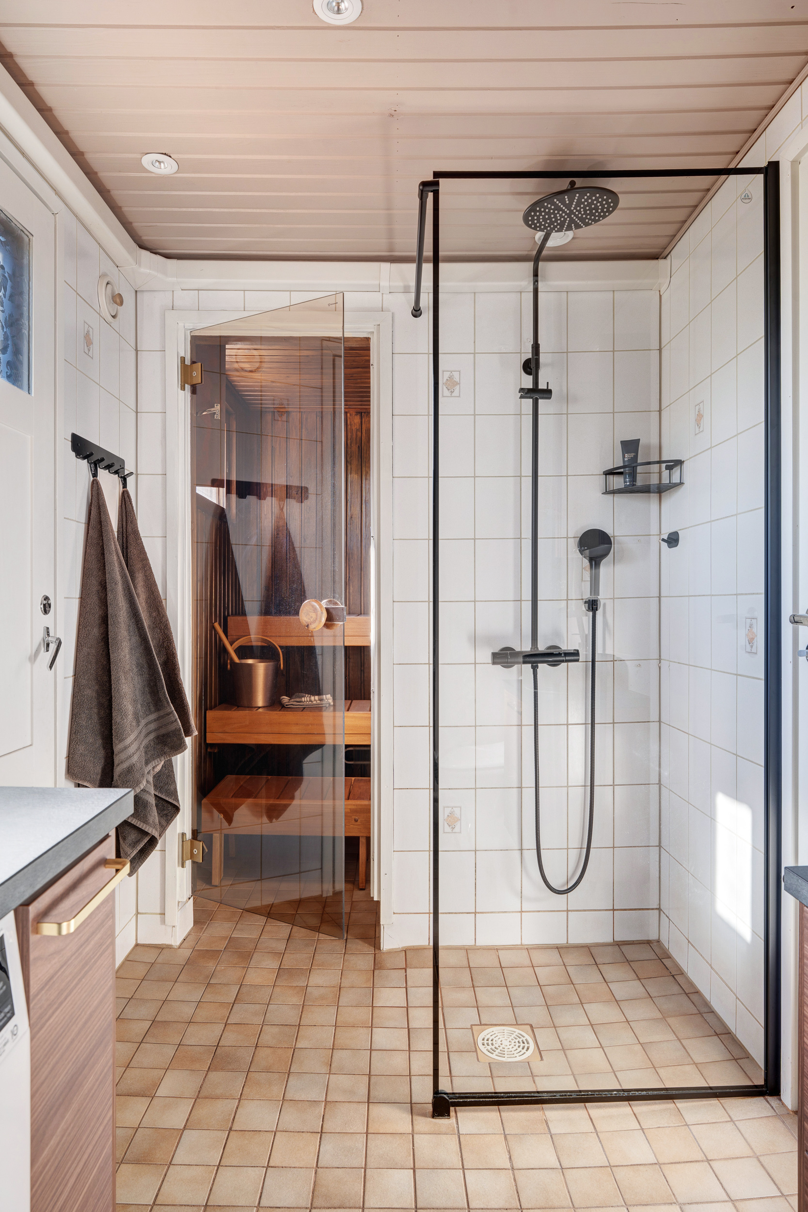 Kylpyhuone ja sauna
