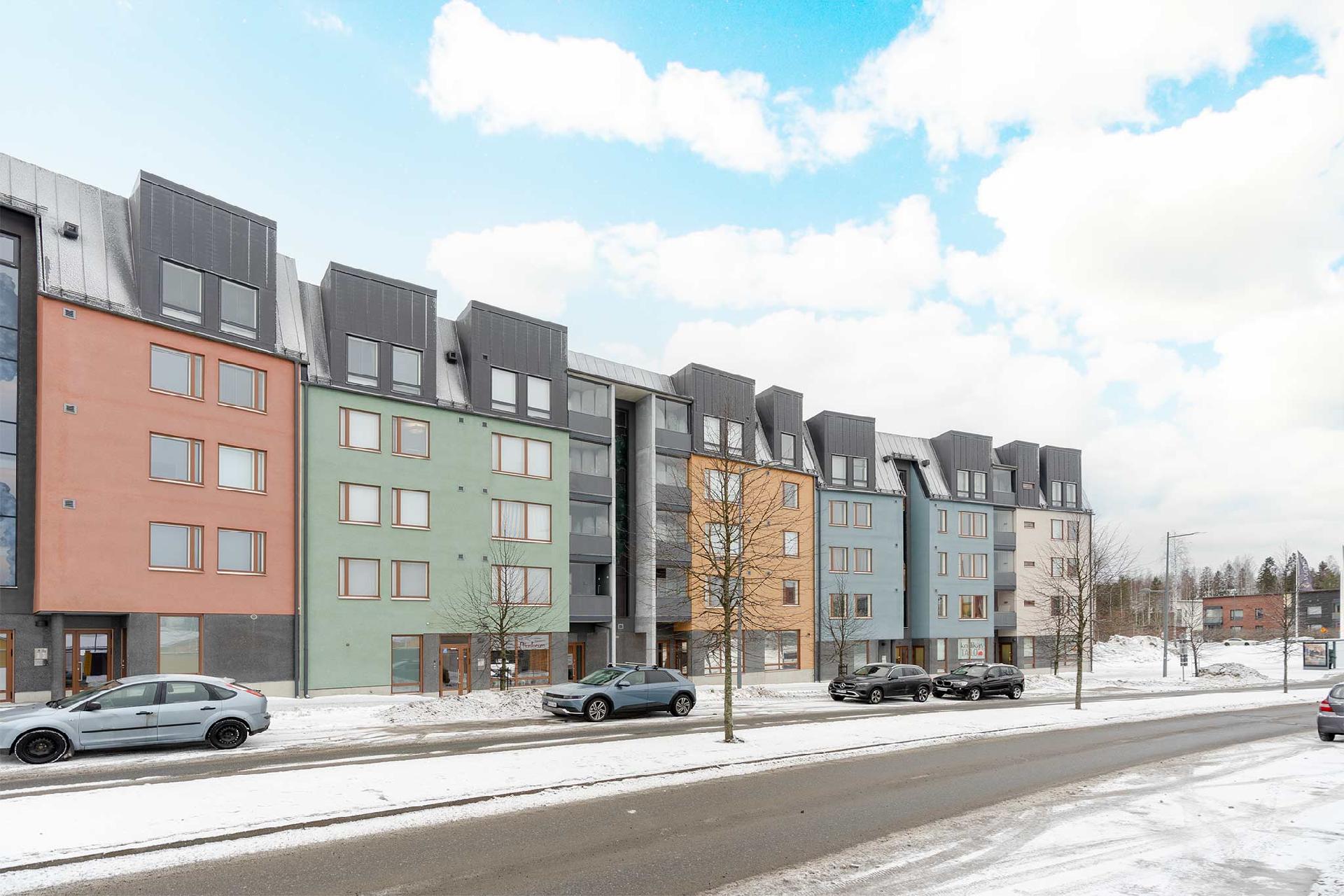 julkisivu Vuoreksen puitokadun puolelta