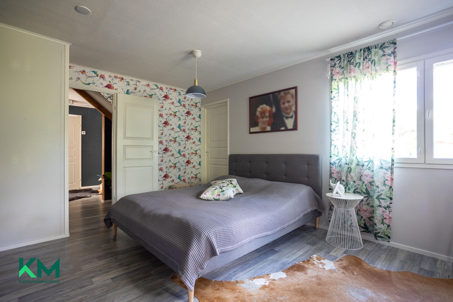 Alakerran makuuhuone