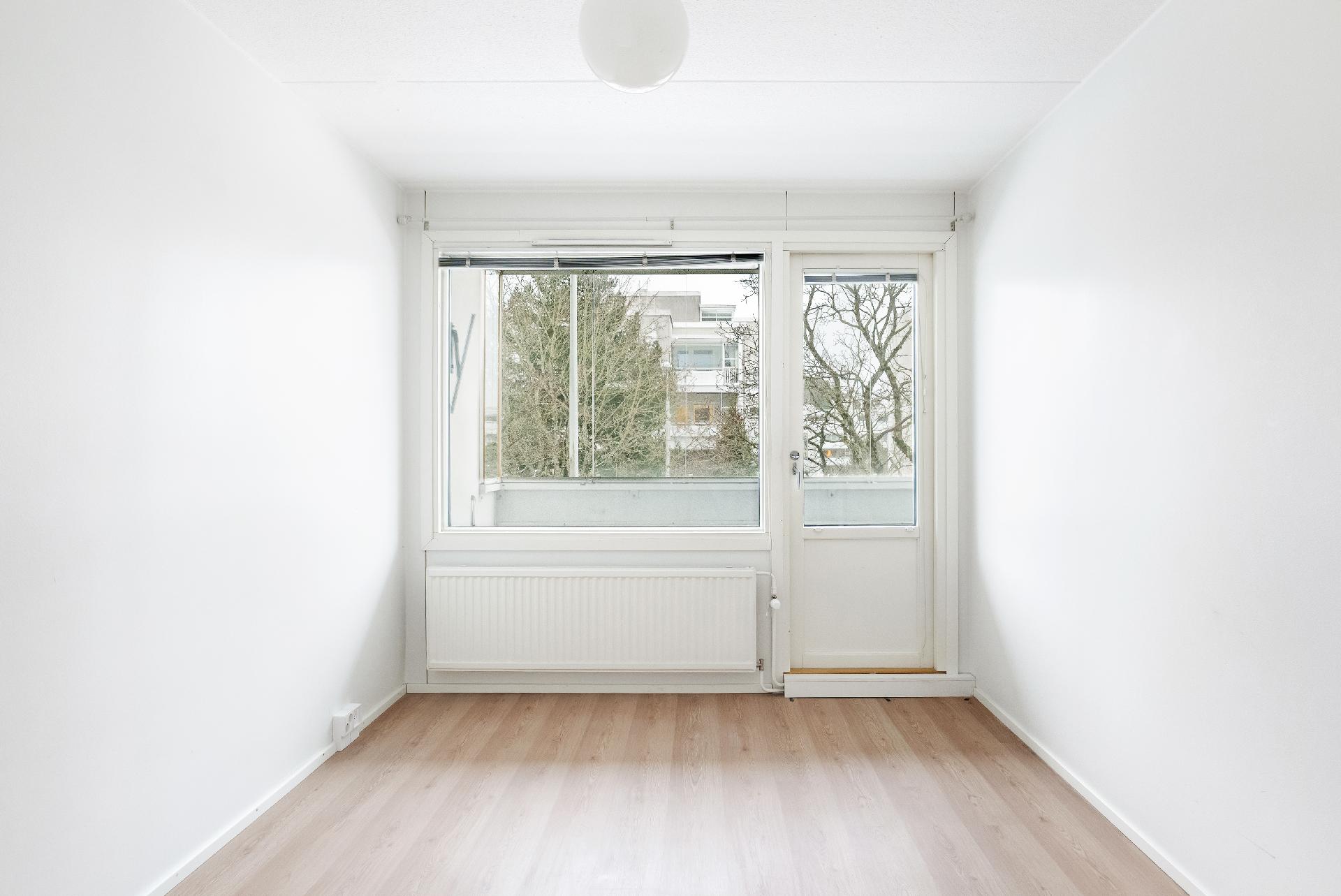 Makuuhuoneesta pääsy parvekkeelle