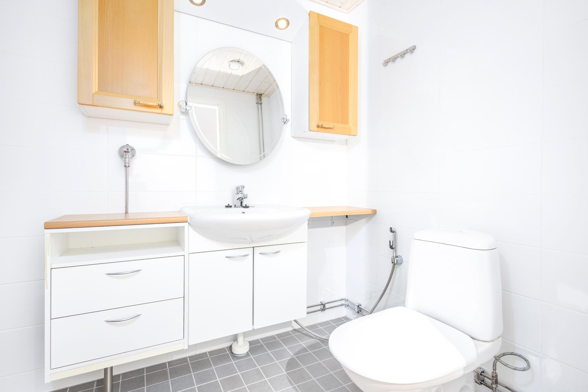 Erillinen wc (remontoitu 2025)