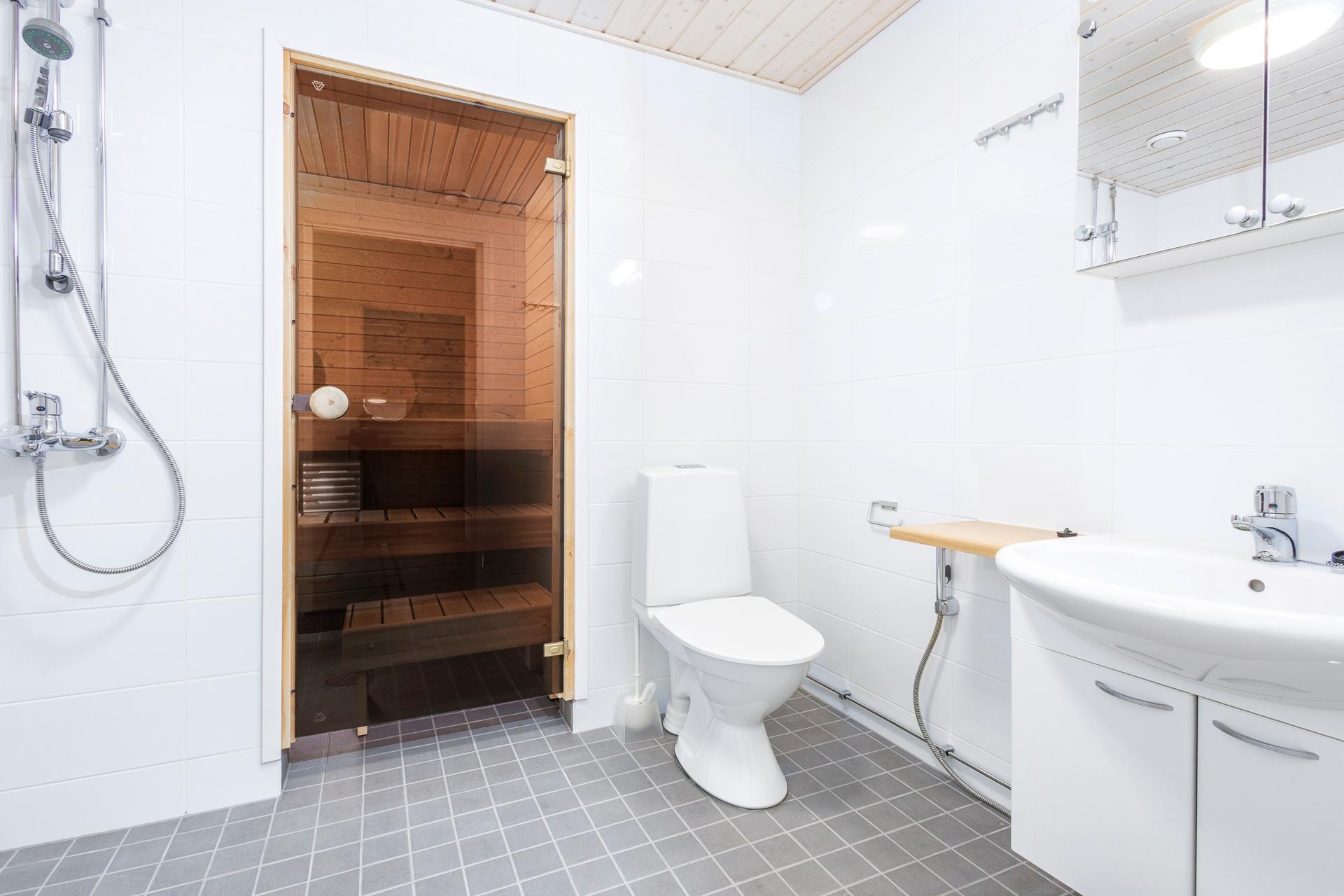 Remontoitu kylpyhuone