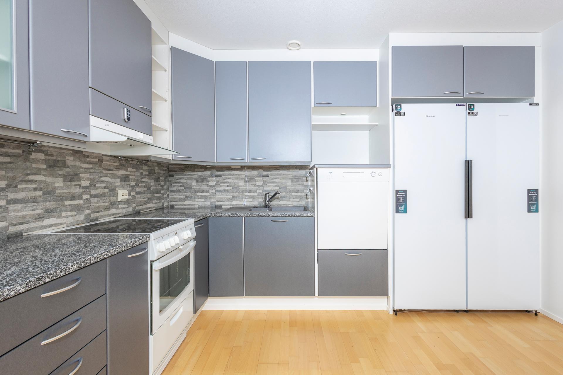 Keittiö (uudet kylmäkoneet)