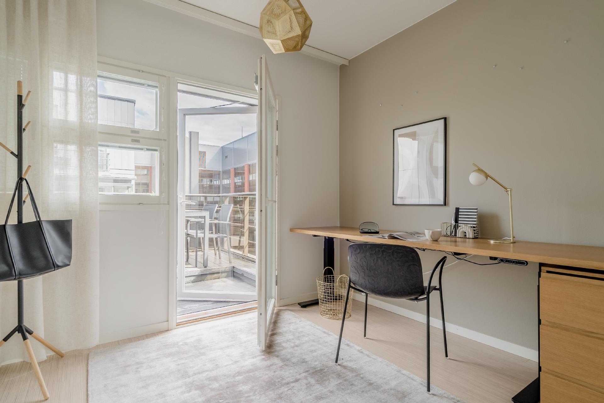 Työhuone /vierashuone.