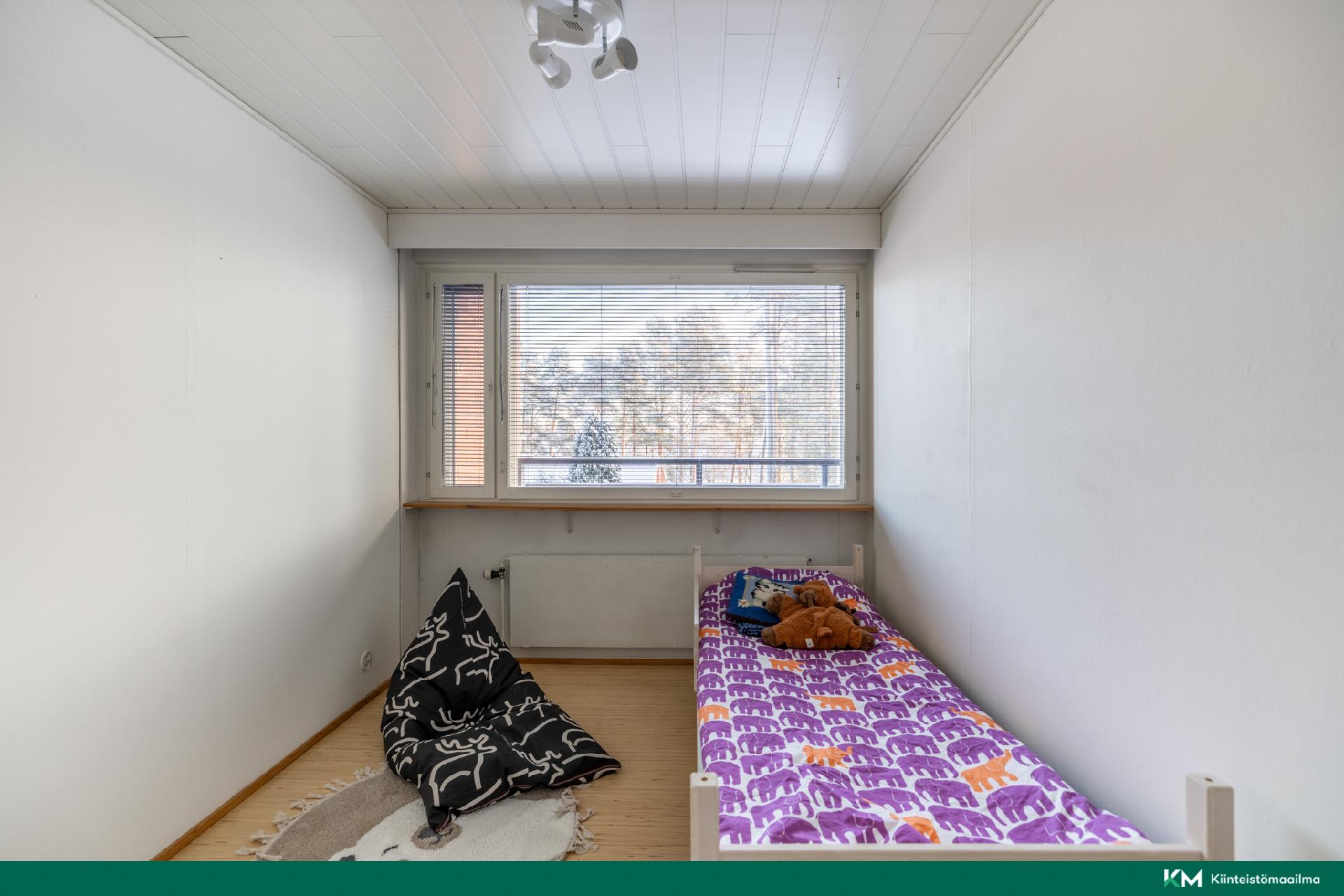 Yläkerran makuuhuone 3