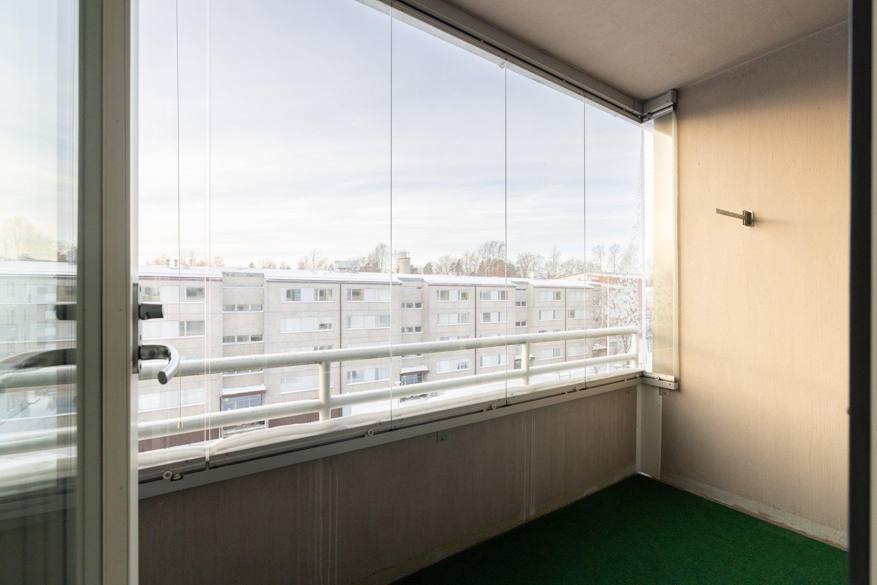 Näkymä lasitetulta parvekkeelta