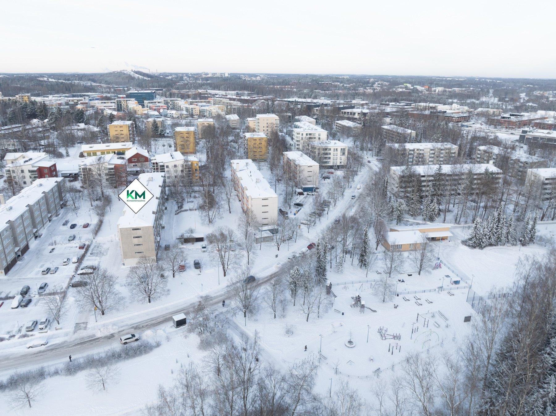 Ilmakuva alueesta - etualalla Konalan puistoa ja Leikkitupa Vähäpuisto