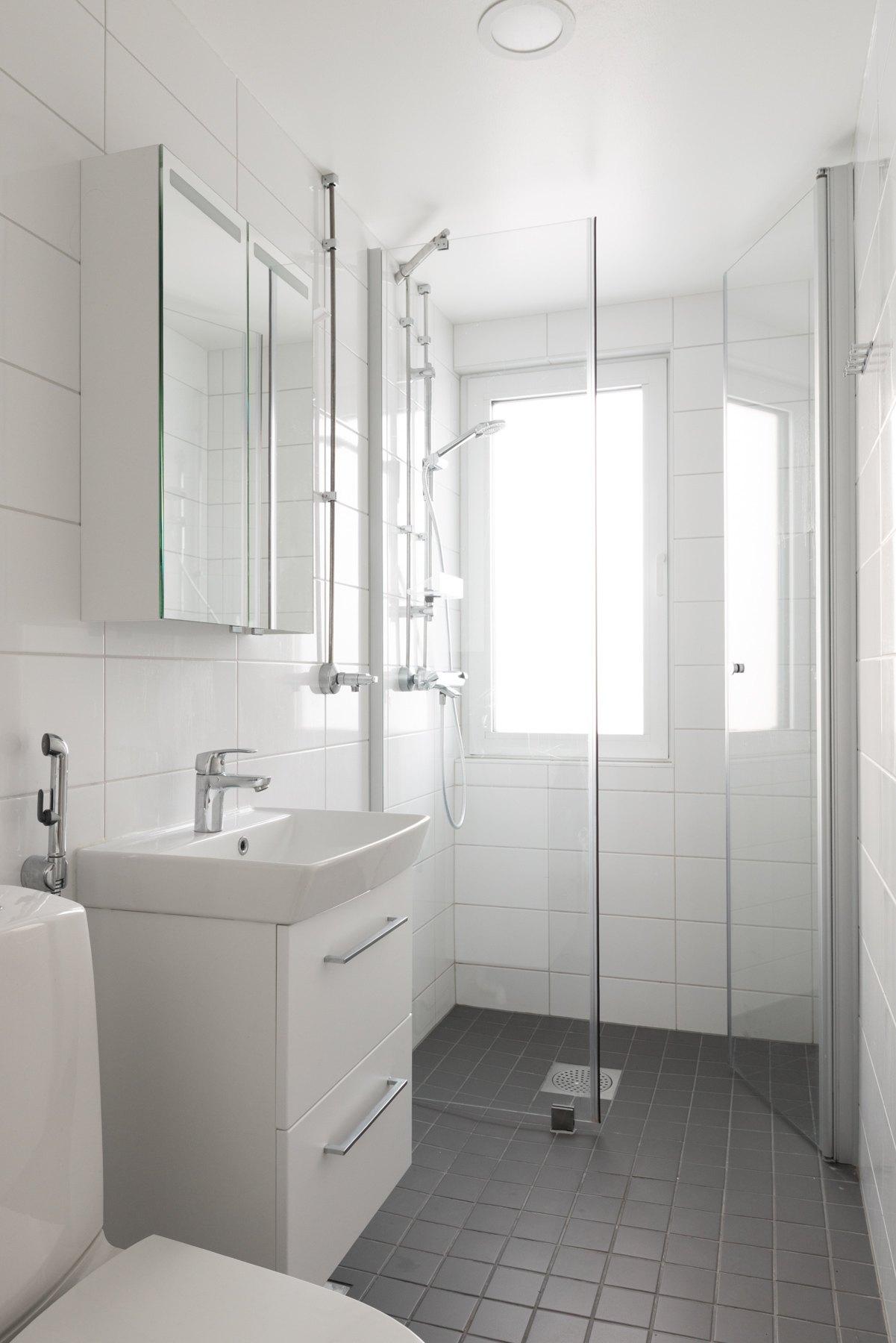 Ikkunallinen kylpyhuone - uusittu linjasaneerauksen yhteydessä v.2020