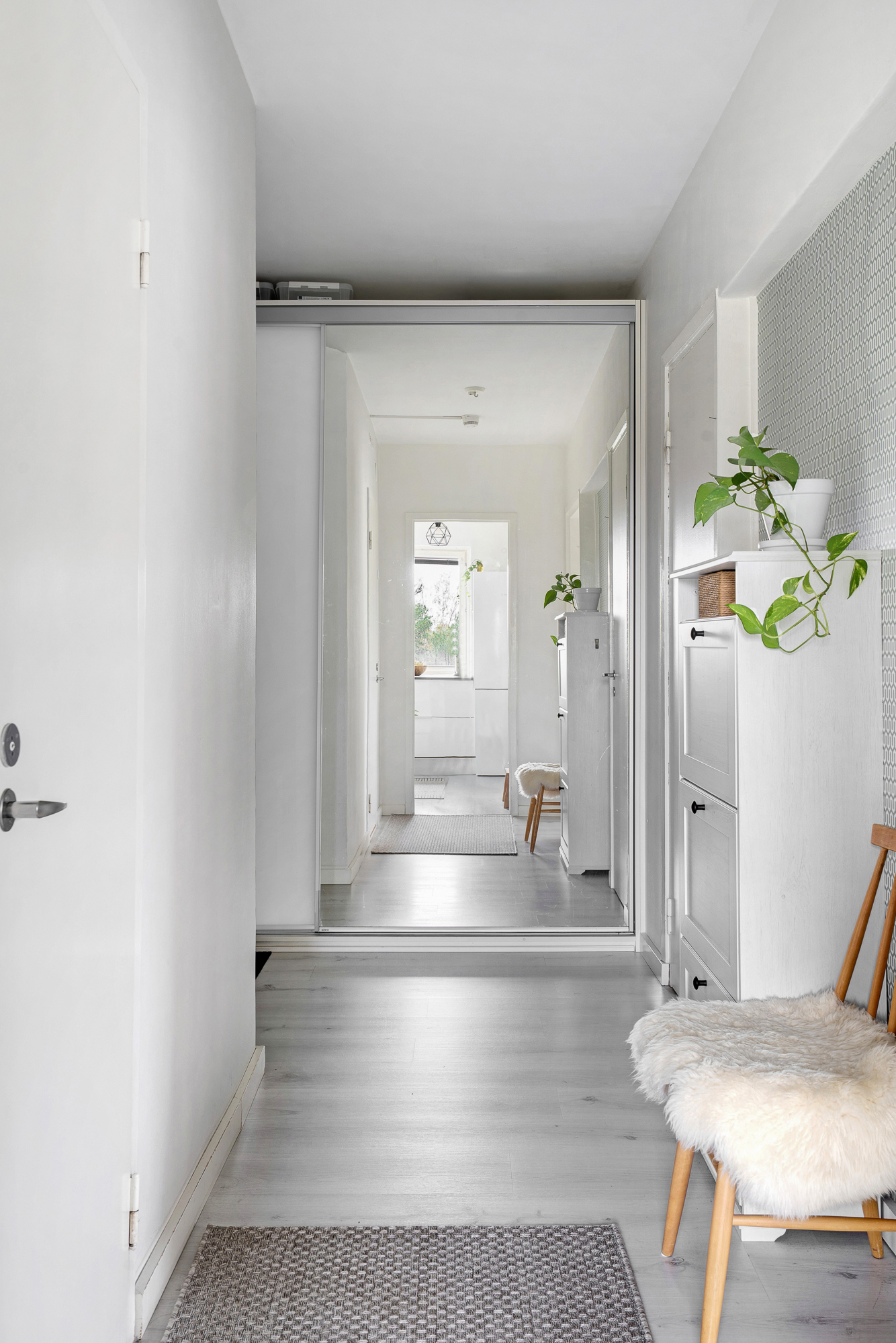 peililiukuovet antaa avaran tunnelman