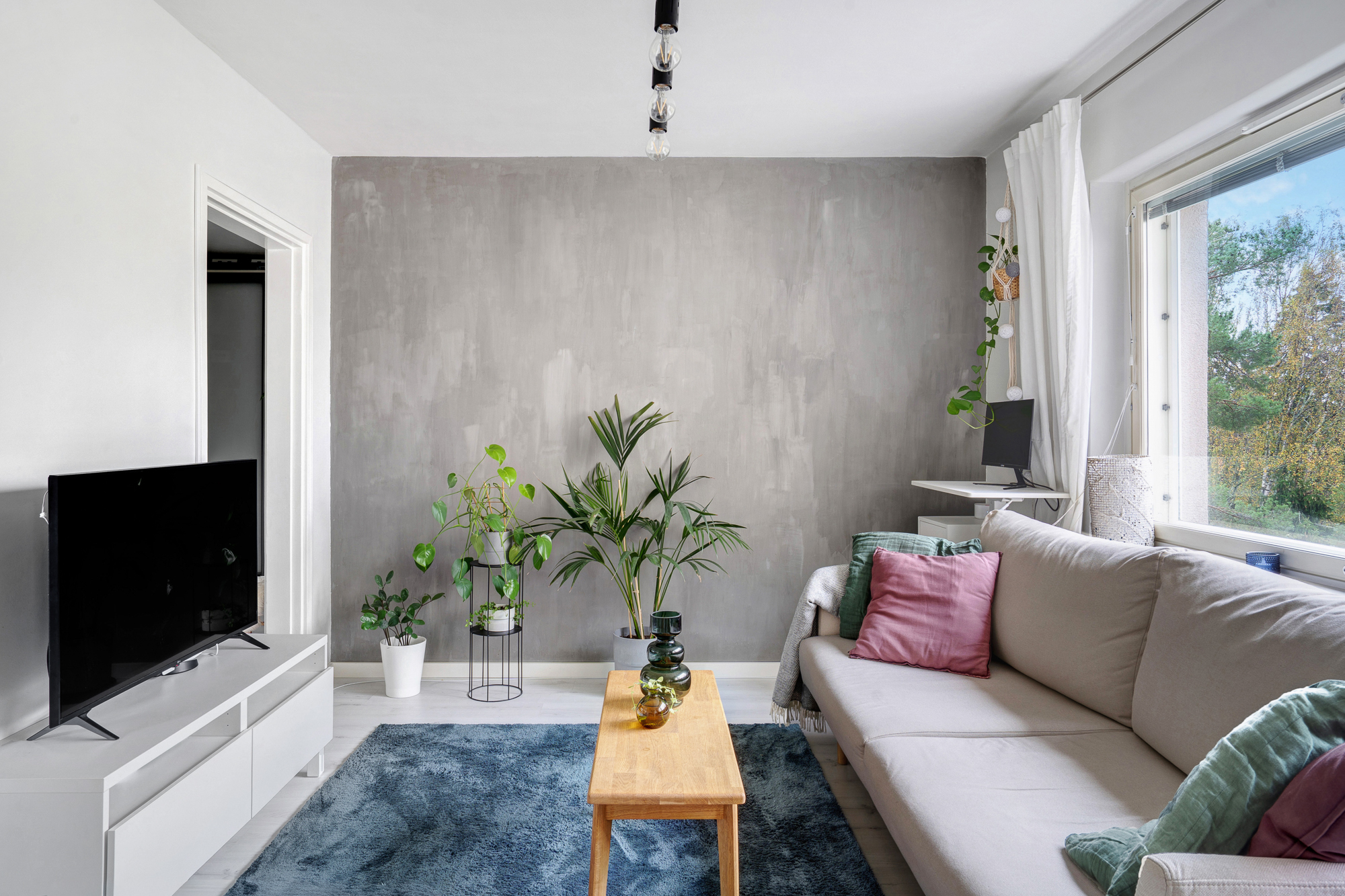 Ikkunasta  valoa ja vapaata näkymää