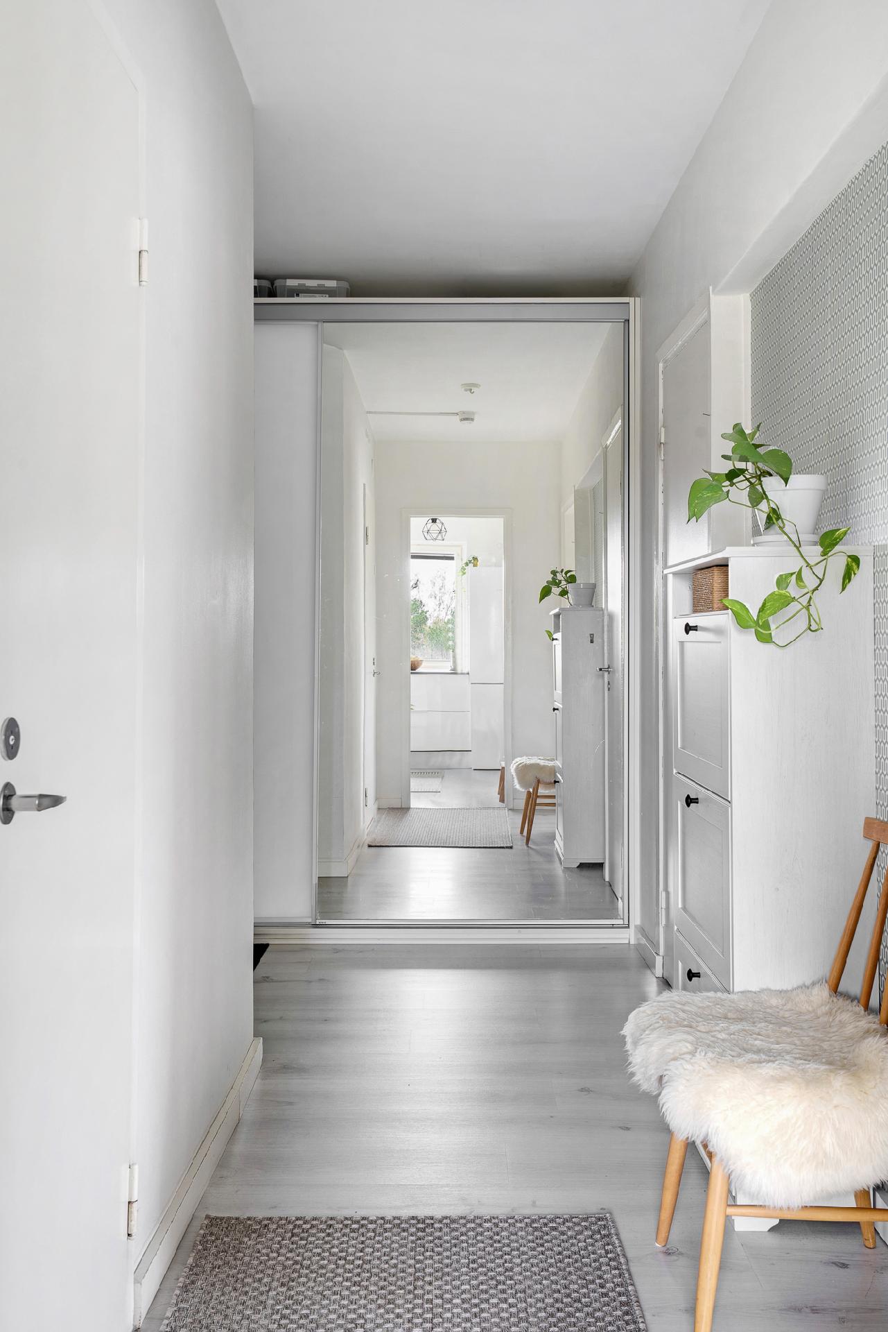 peililiukuovet antaa avaran tunnelman