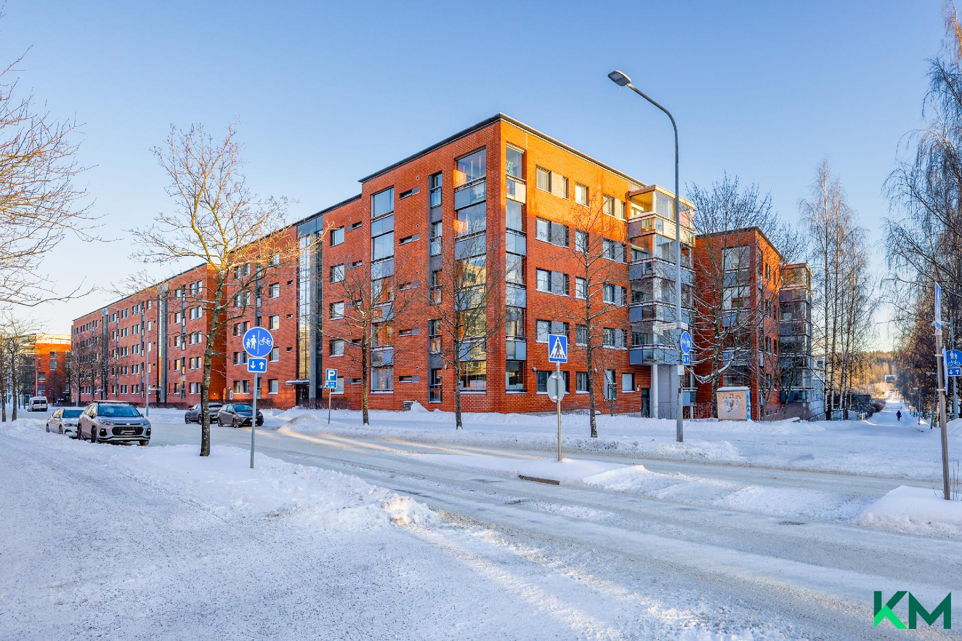 Taloyhtiö Tilanhoitajankaaren puolelta