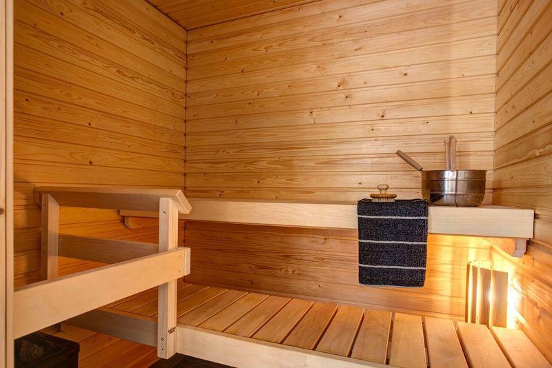 Taidemaalarinkatu 16, Kuninkaantammi, Helsinki