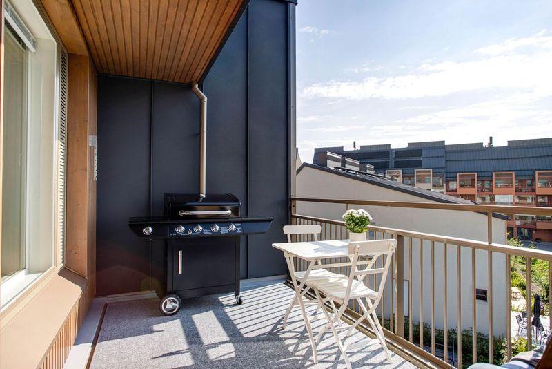 Taidemaalarinkatu 16, Kuninkaantammi, Helsinki