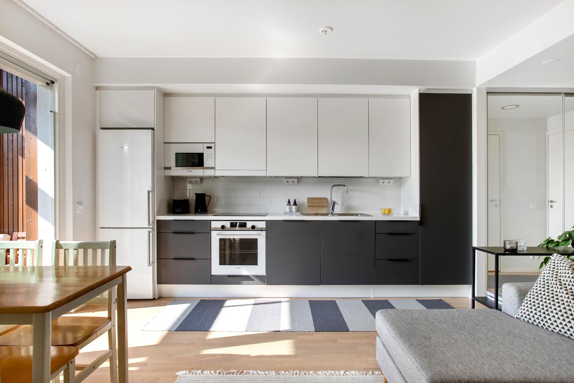 Taidemaalarinkatu 16, Kuninkaantammi, Helsinki