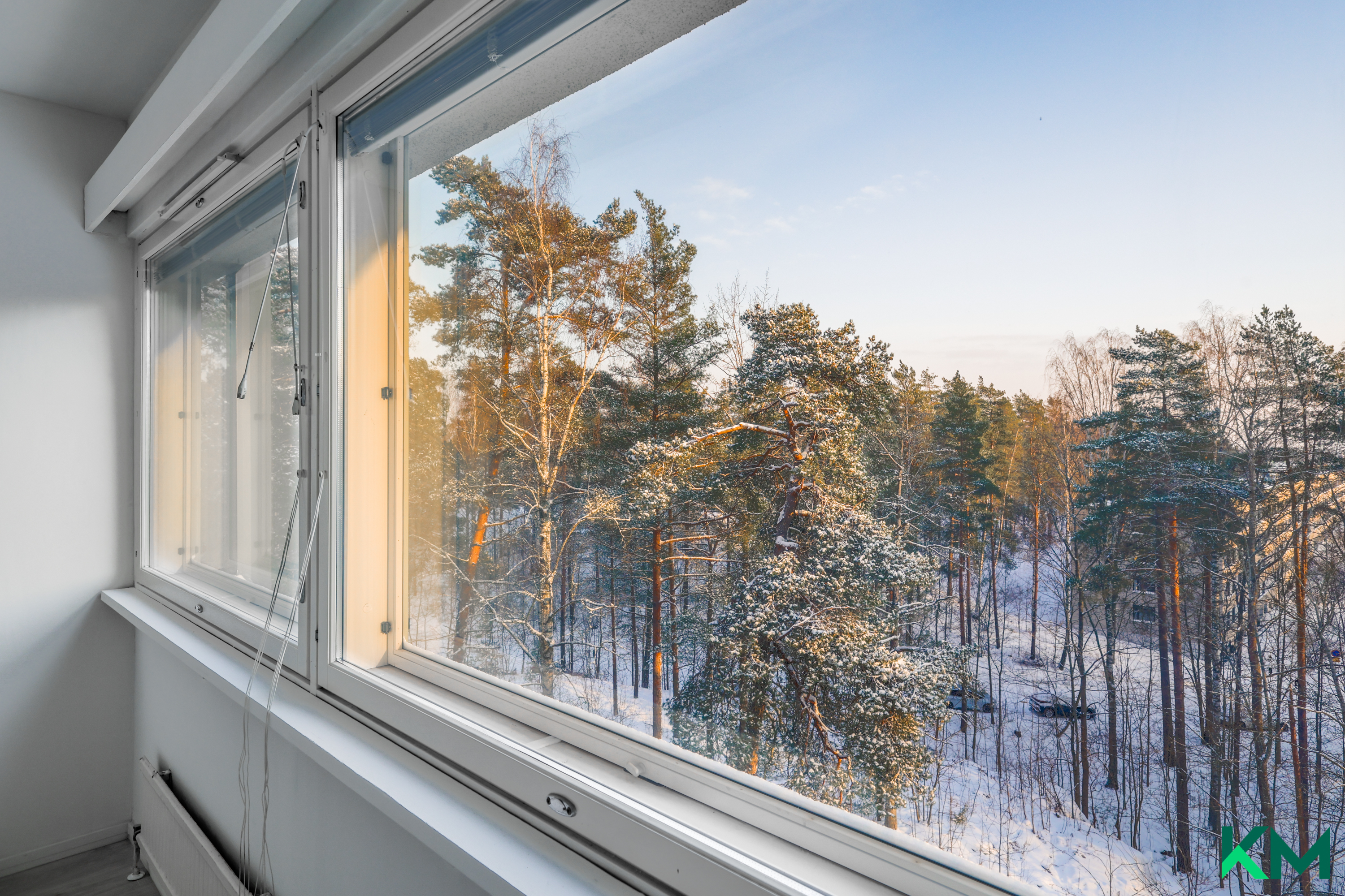 Ikkuna näkymää makuuhuoneesta