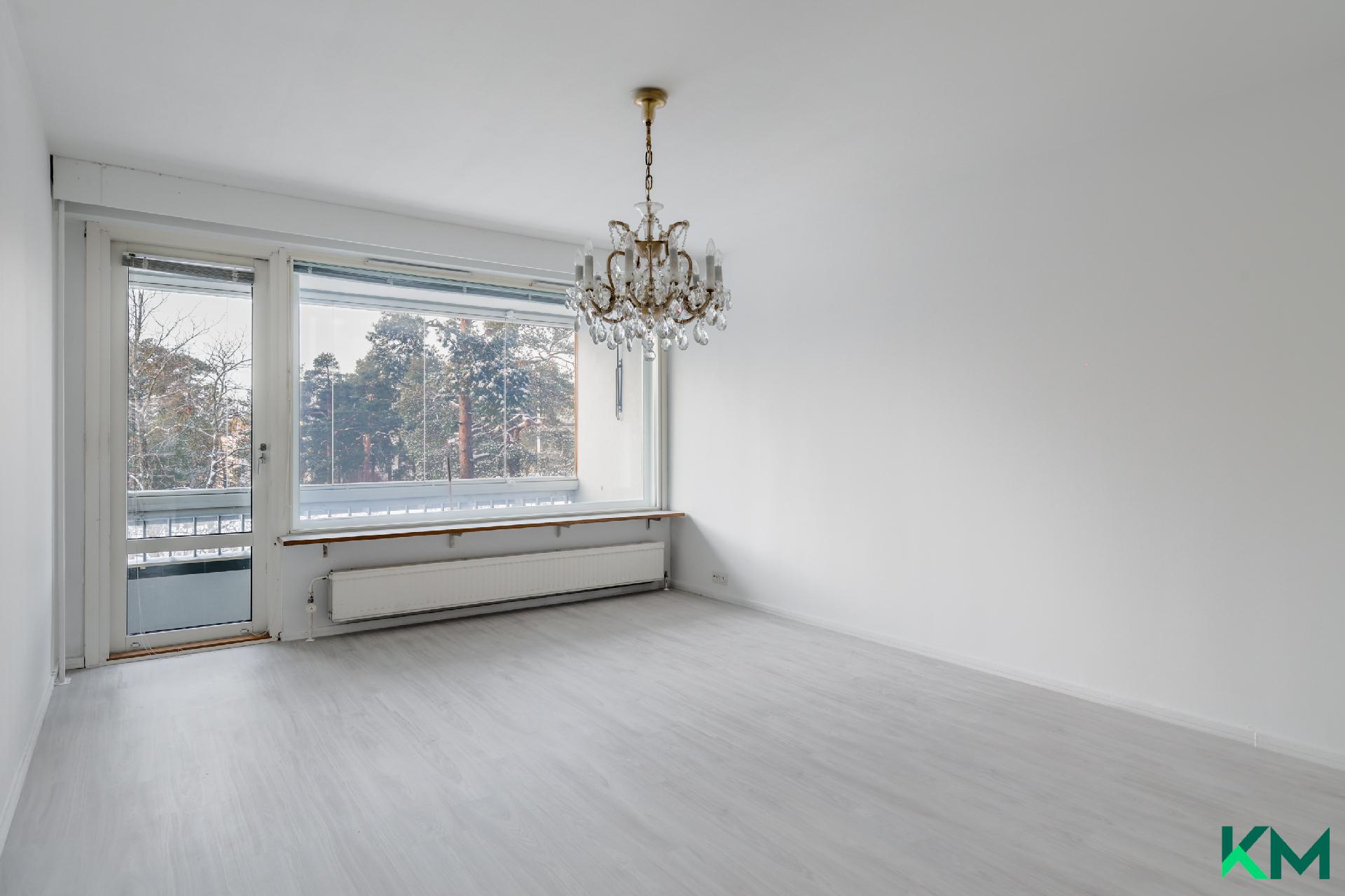 Olohuone josta käynti parvekkeelle