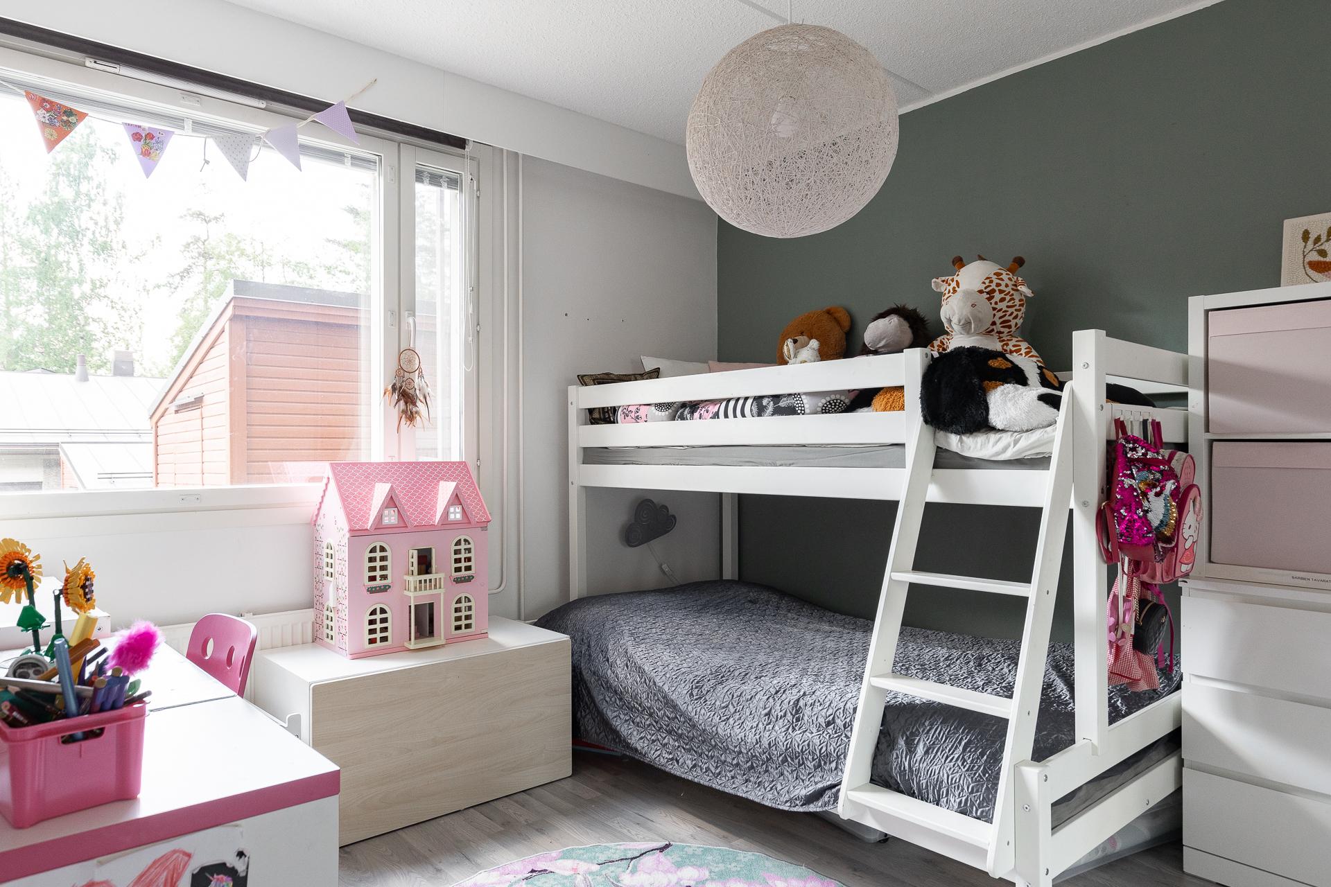 Alakerran makuuhuone