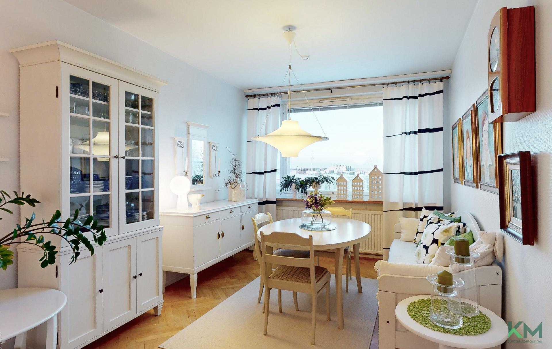 Ruokailutila ja kaunis näkymä