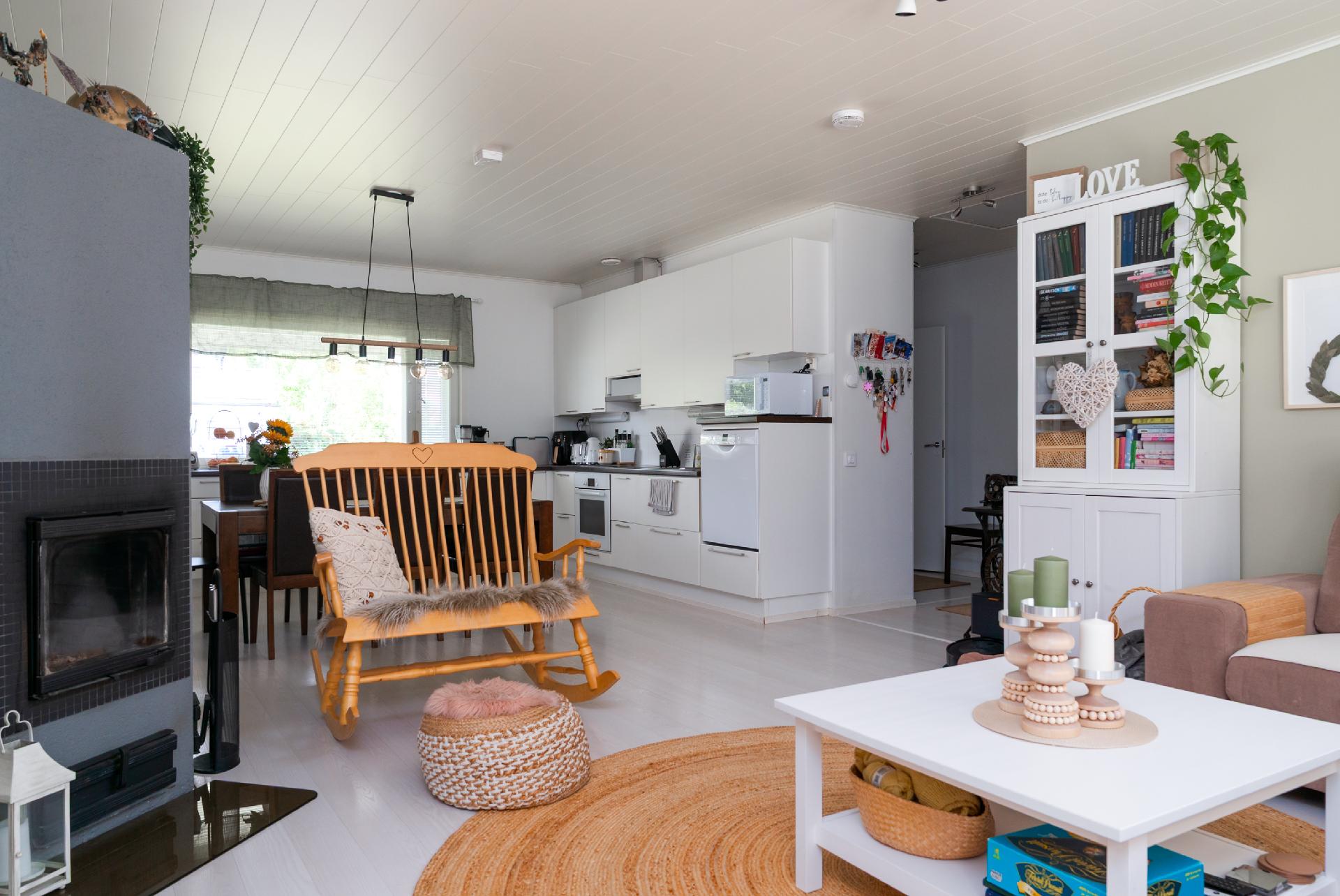 olohuoneesta keittiöön