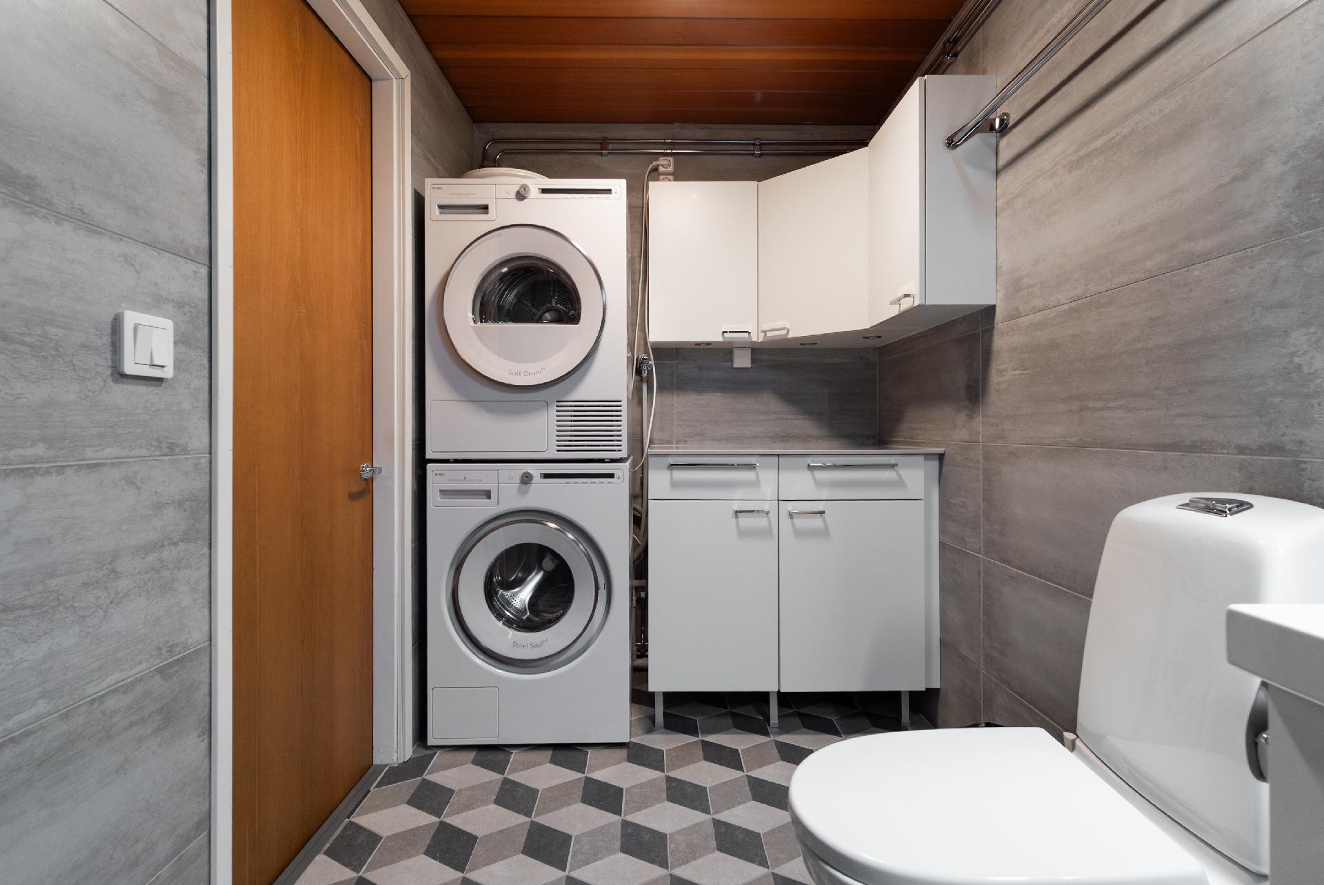 Kodinhoitotilaa kylpyhuoneessa