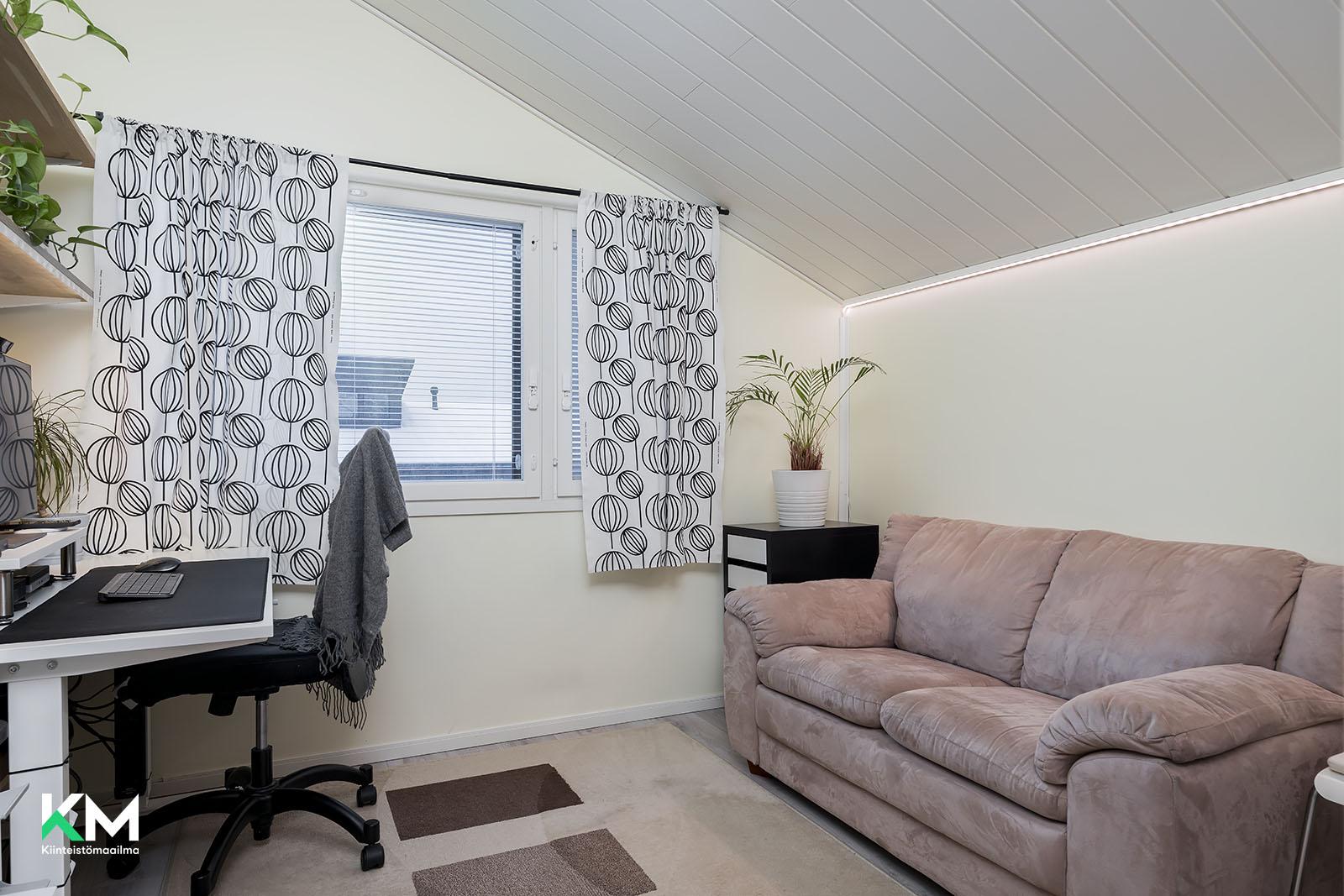 Palloilijantie 17, Kivikkokangas, Oulu