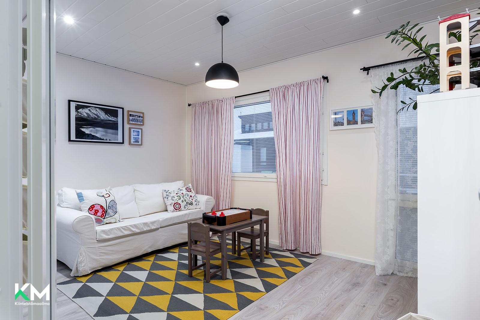 Palloilijantie 17, Kivikkokangas, Oulu