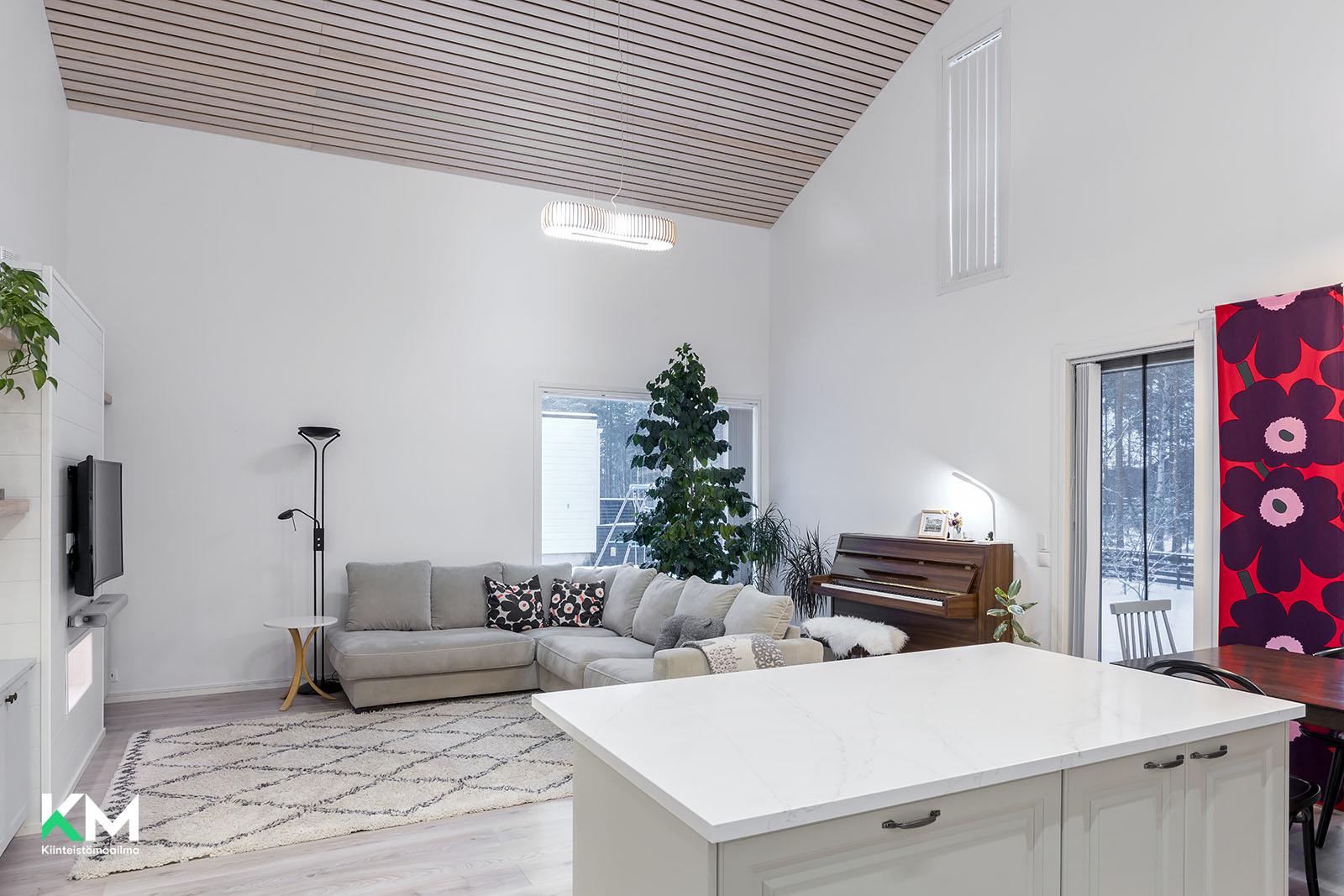 Palloilijantie 17, Kivikkokangas, Oulu