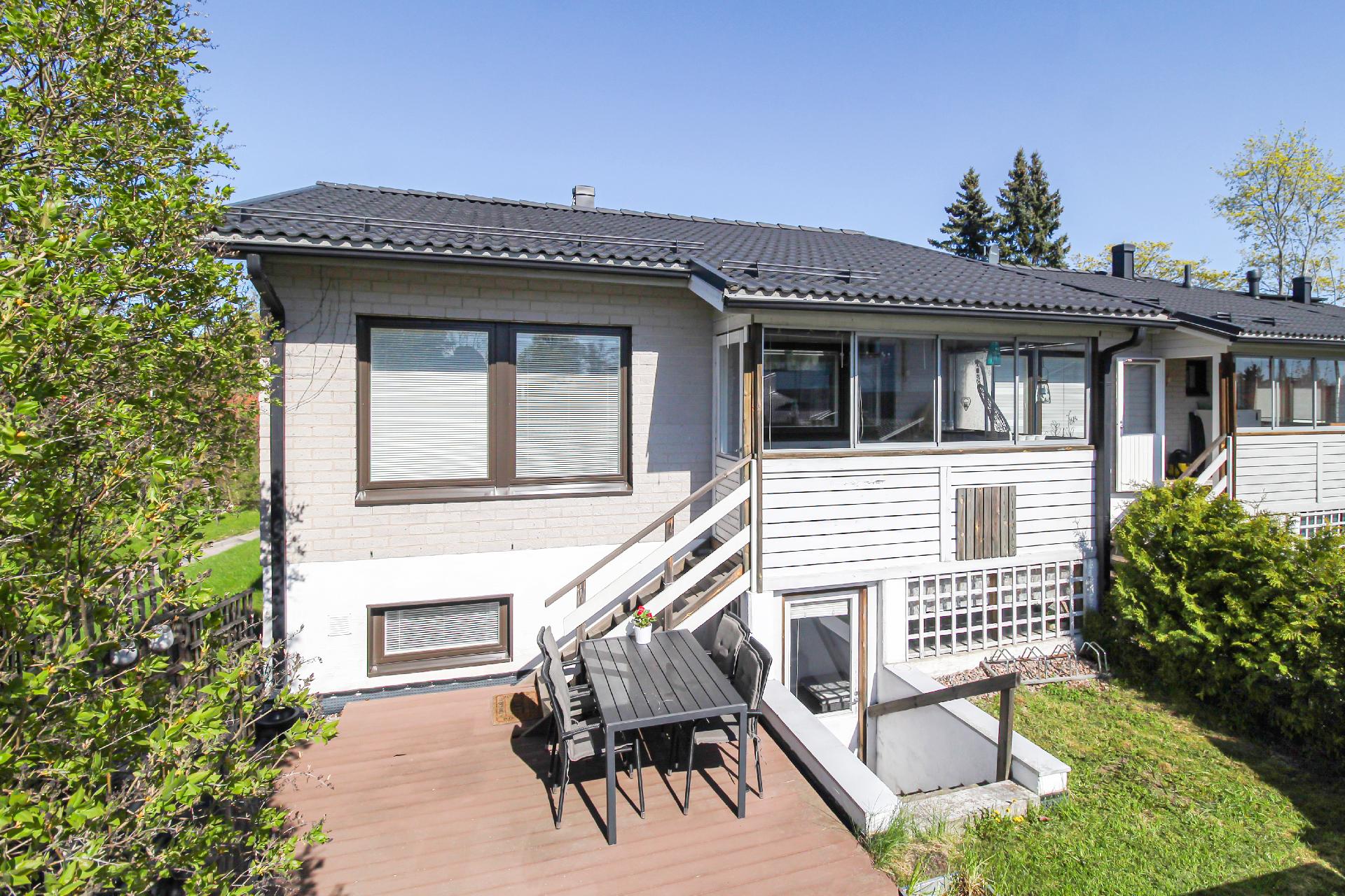 Käpylinnuntie 8, Tapaninvainio, Helsinki