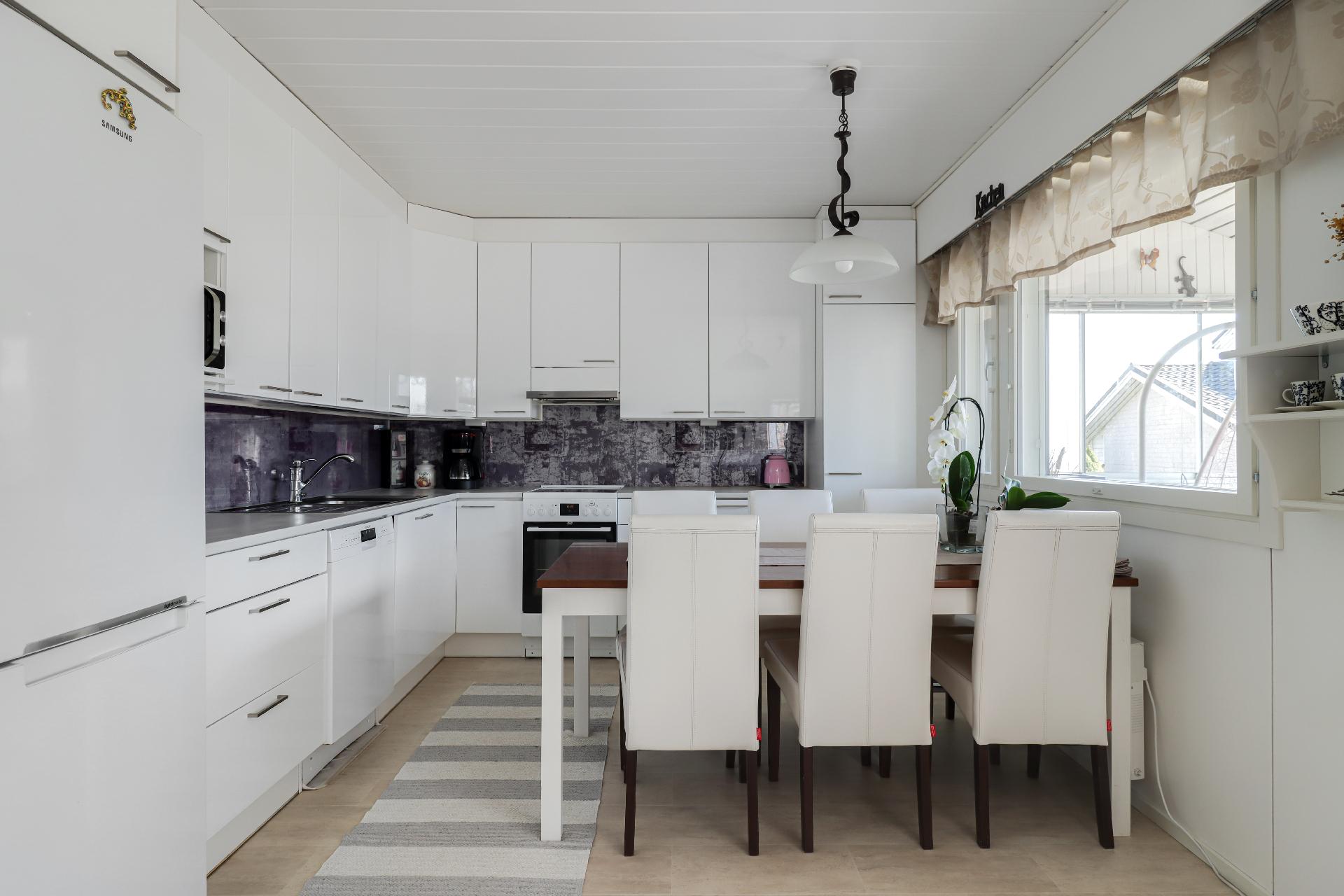 Käpylinnuntie 8, Tapaninvainio, Helsinki