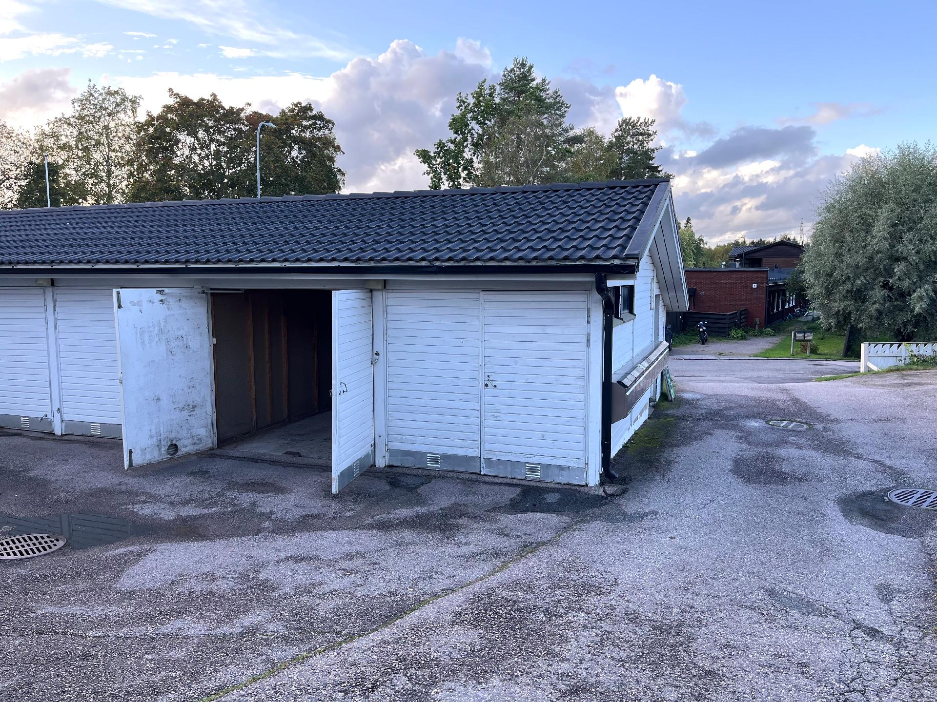 Käpylinnuntie 8, Tapaninvainio, Helsinki