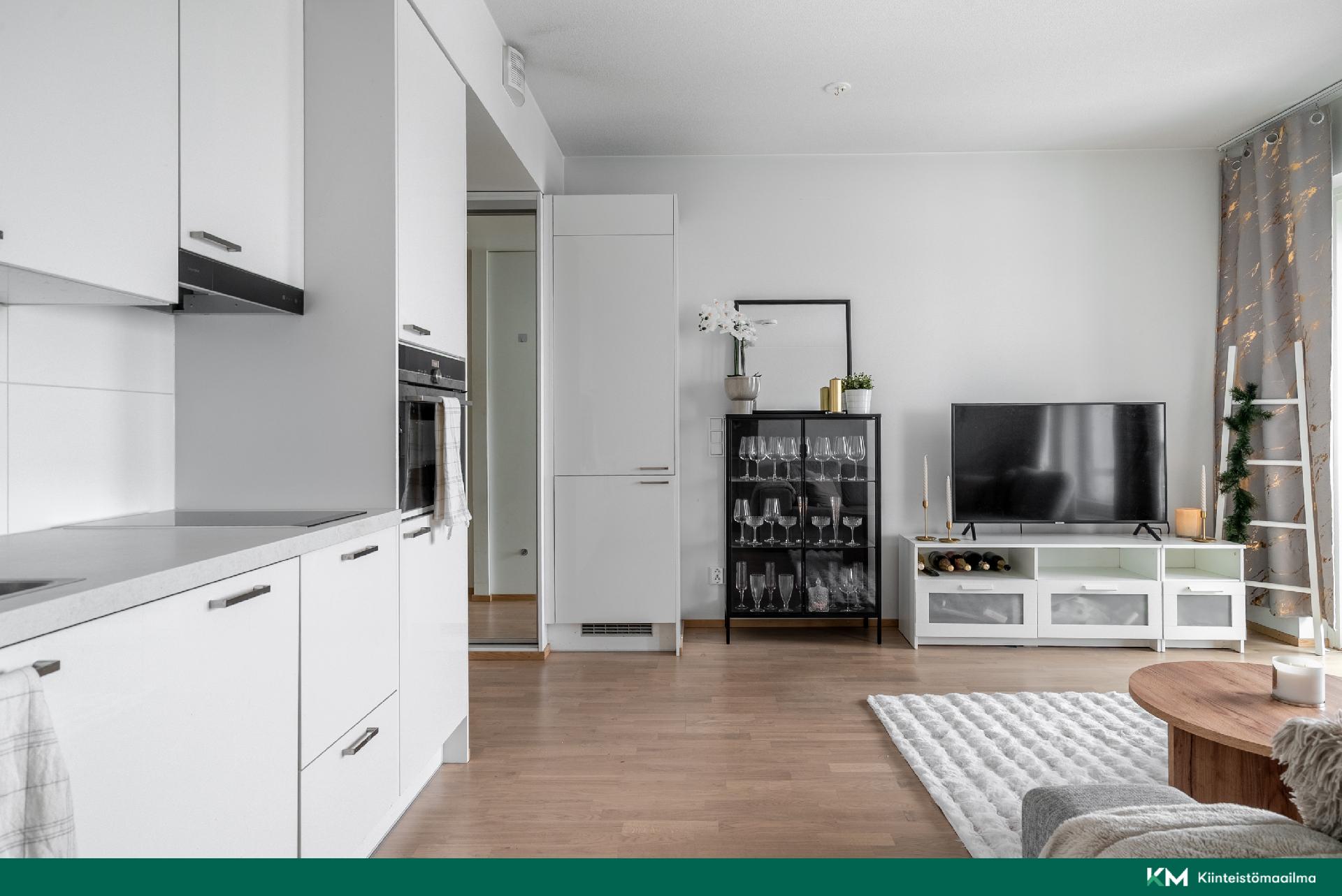 Avokeittiö/olohuone