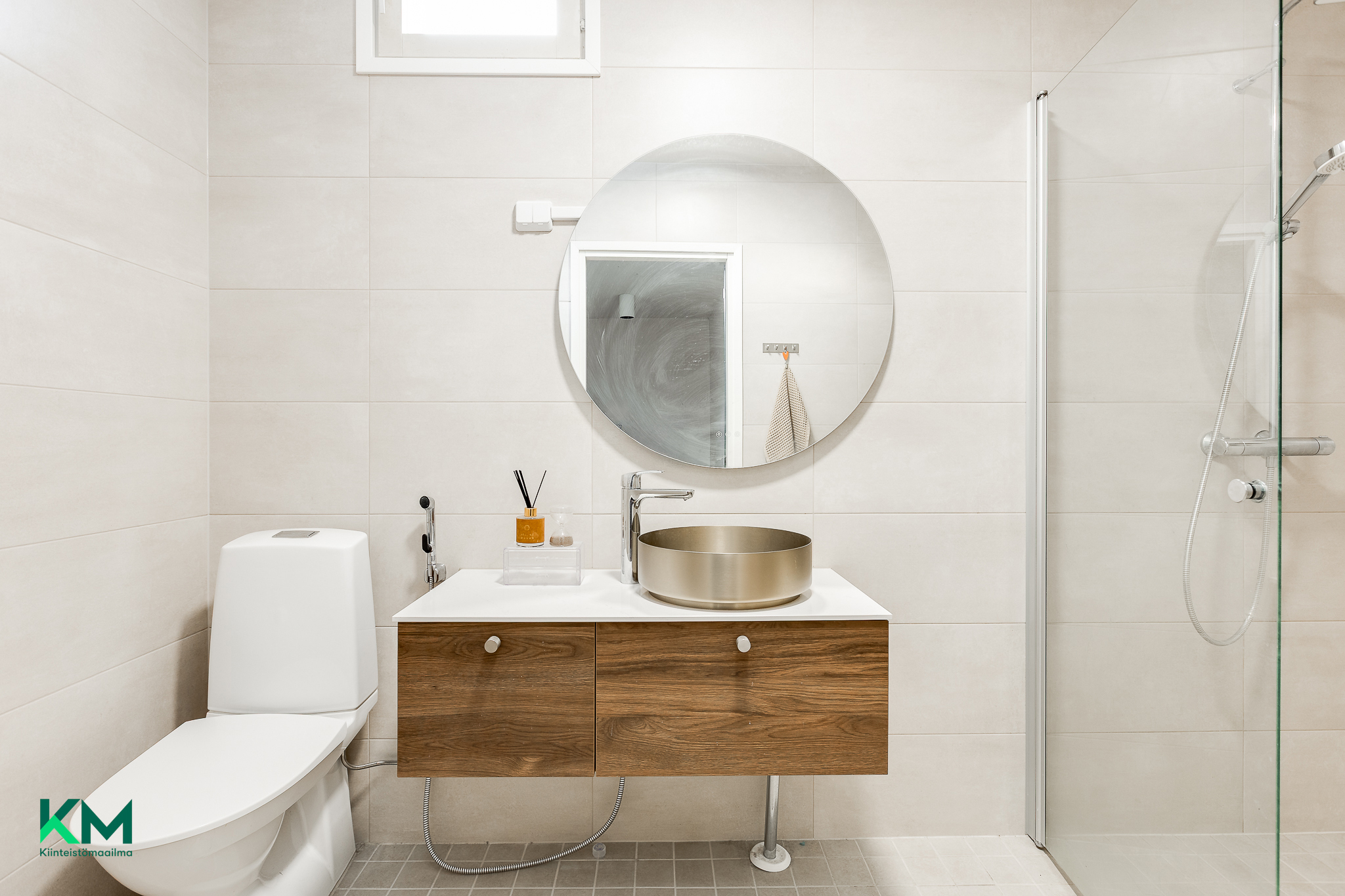 Yläkerran wc ja suihku