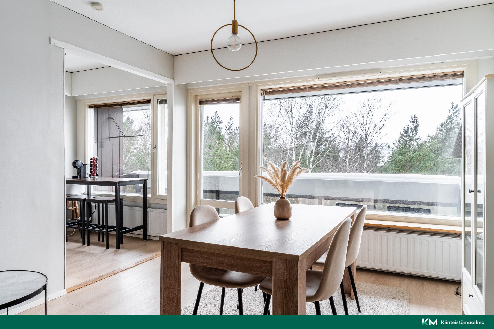 Kivat näkymät ylimmästä kerroksesta.