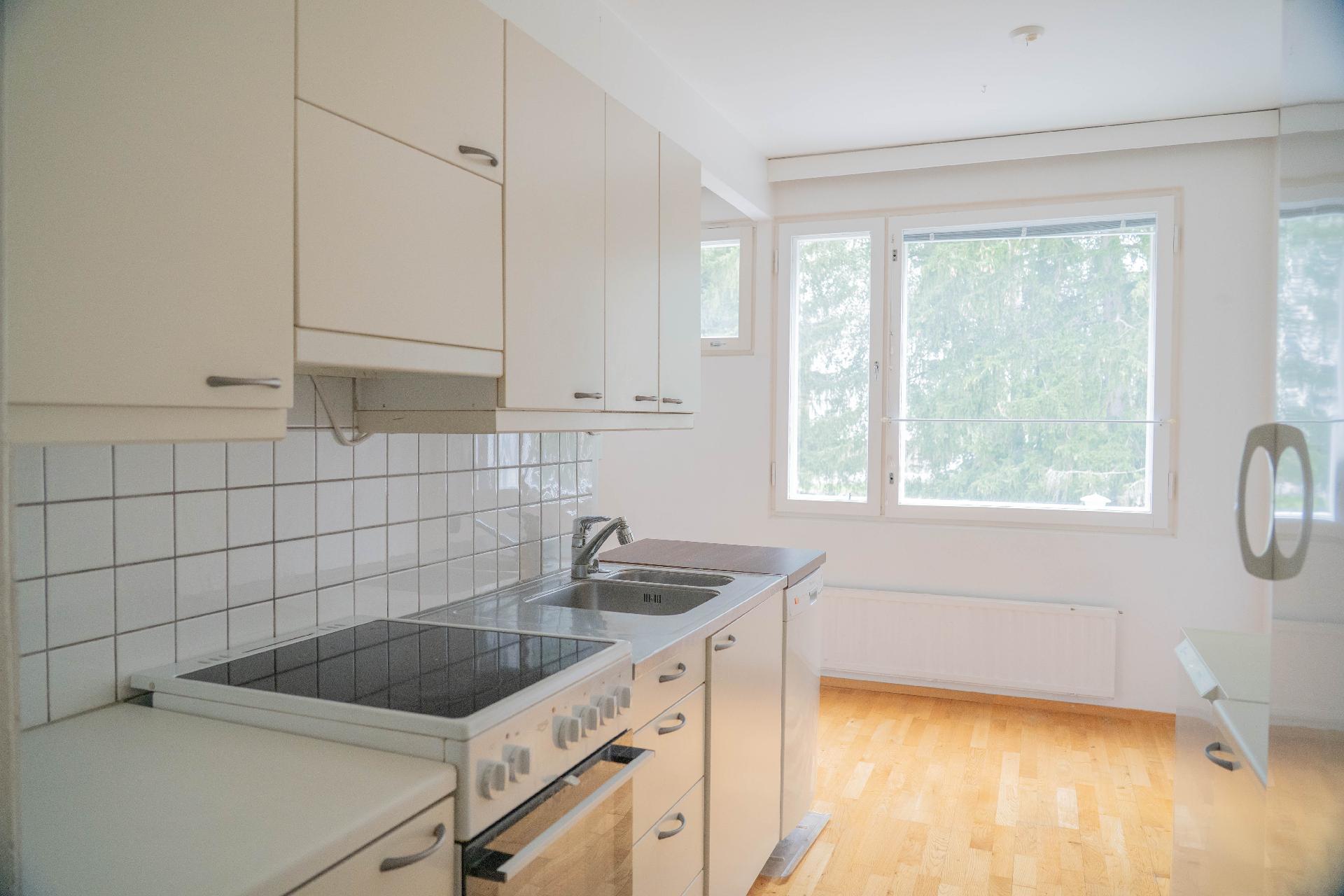 Näppärä ja toimivaksi suunniteltu keittiö.