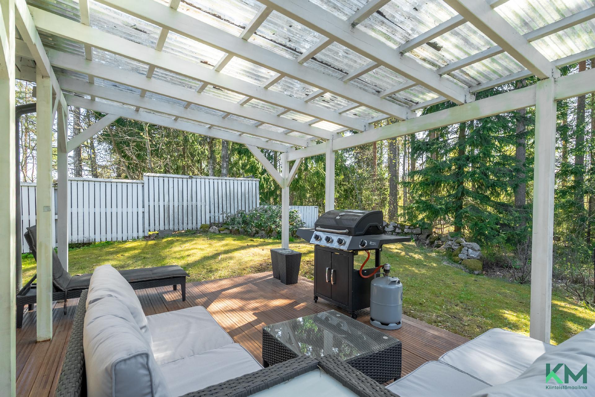 Ihanan suojaisa oma piha-alue