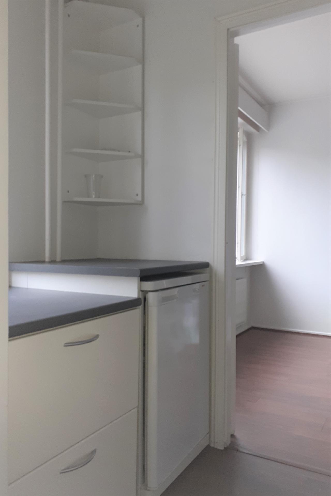 Ikkunallinen keittokomero