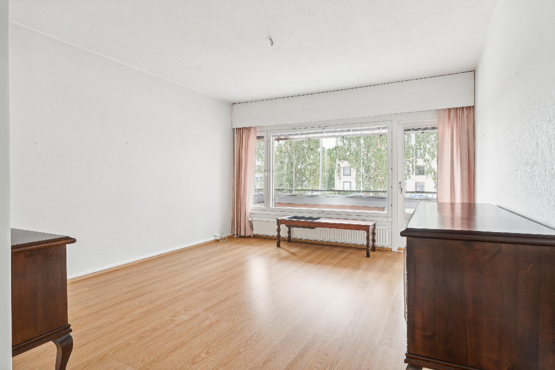 Olohuone, käynti parvekkeelle