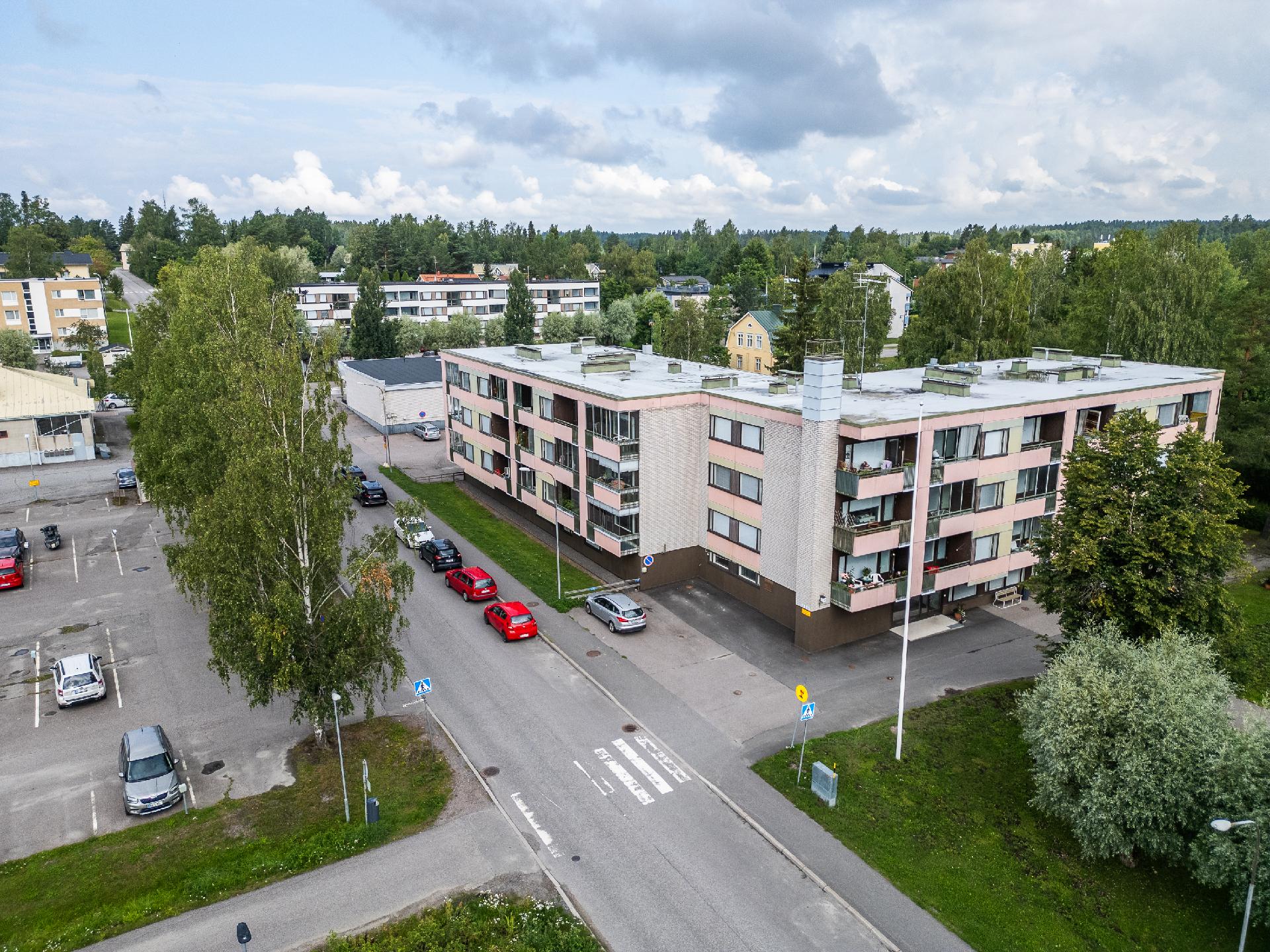 Ilmakuva kesällä S-marketin suunnalta