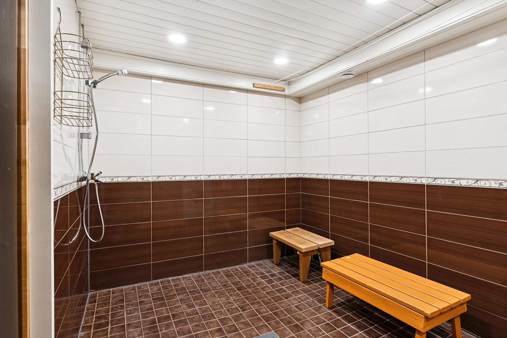 Kylpyhuone ja suihku