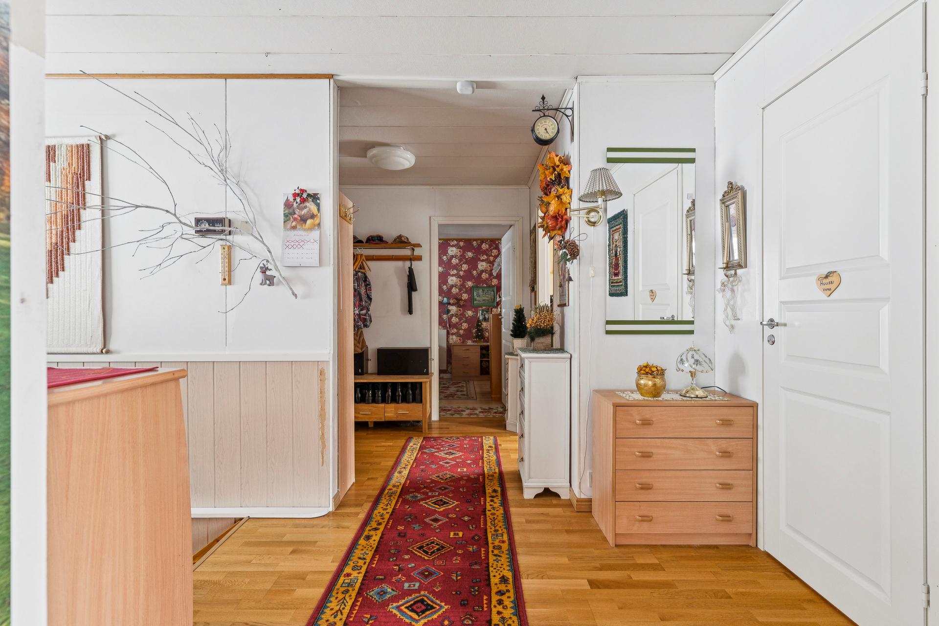 Aula kuvattuna olohuoneen puolelta