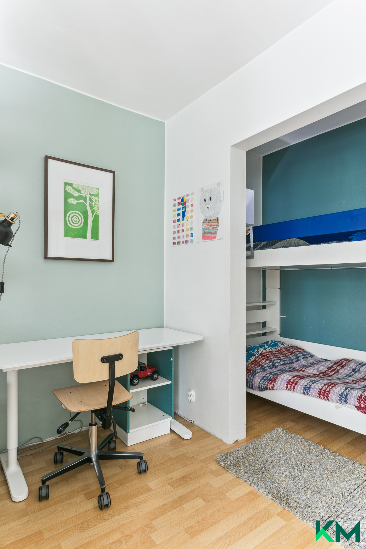 Makuuhuone 2 jossa vaatehuone avattu huoneen yhteyteen