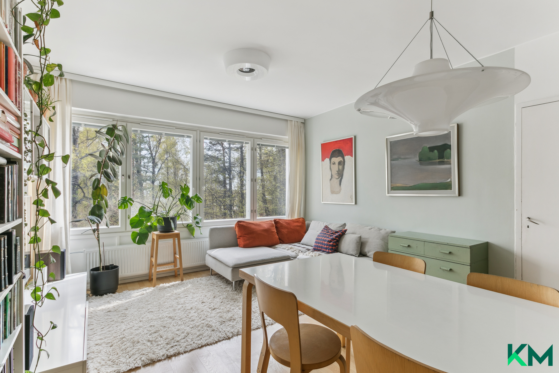 Olohuone ja ruokailutila