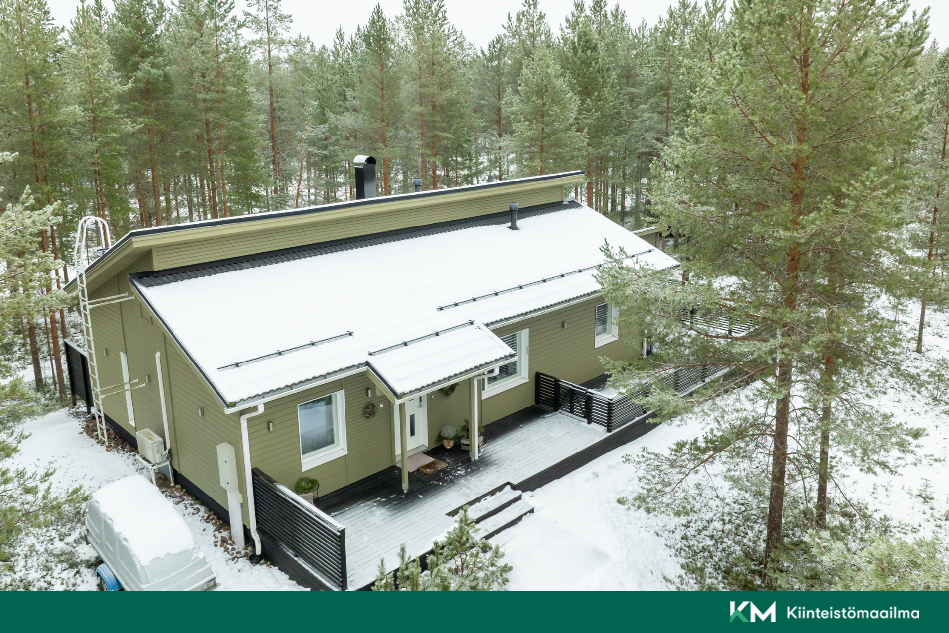 Lähes koko kodin kiertävät terassitilat