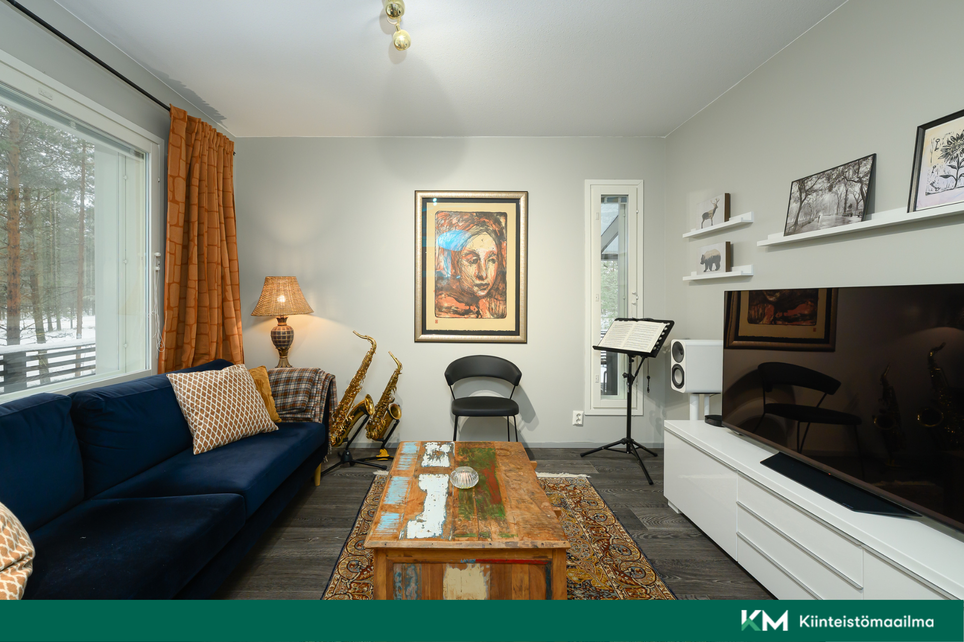 2. makuuhuone ja metsänäkymä