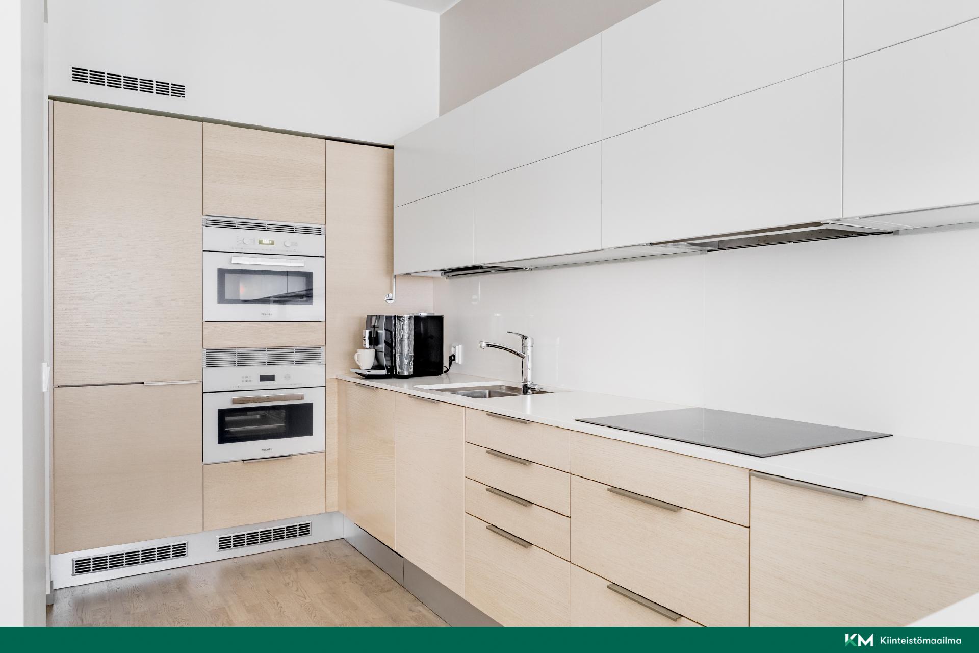 Tilava ja hyvin varustettu keittiö