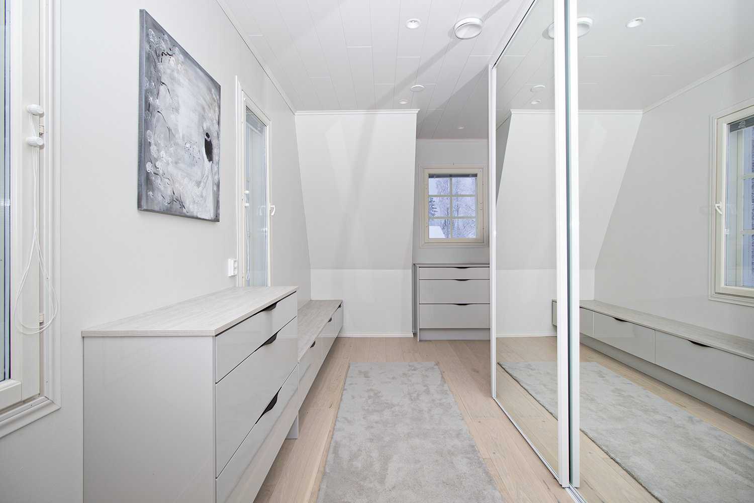 pukeutumishuoneen liukuovi kaapistot