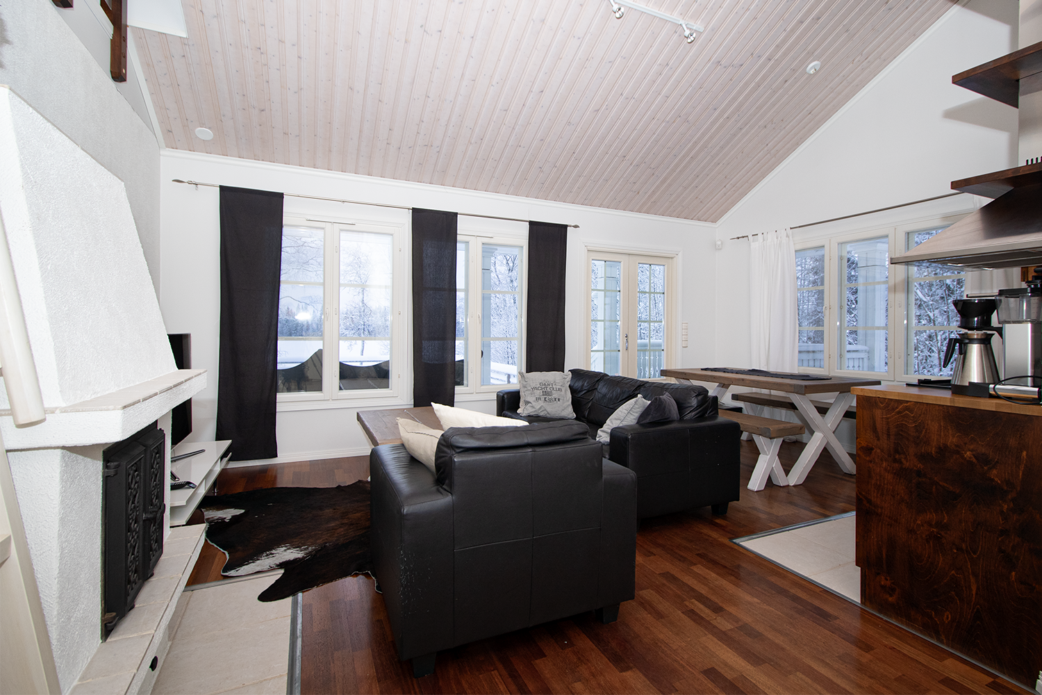 vierastalon olohuone