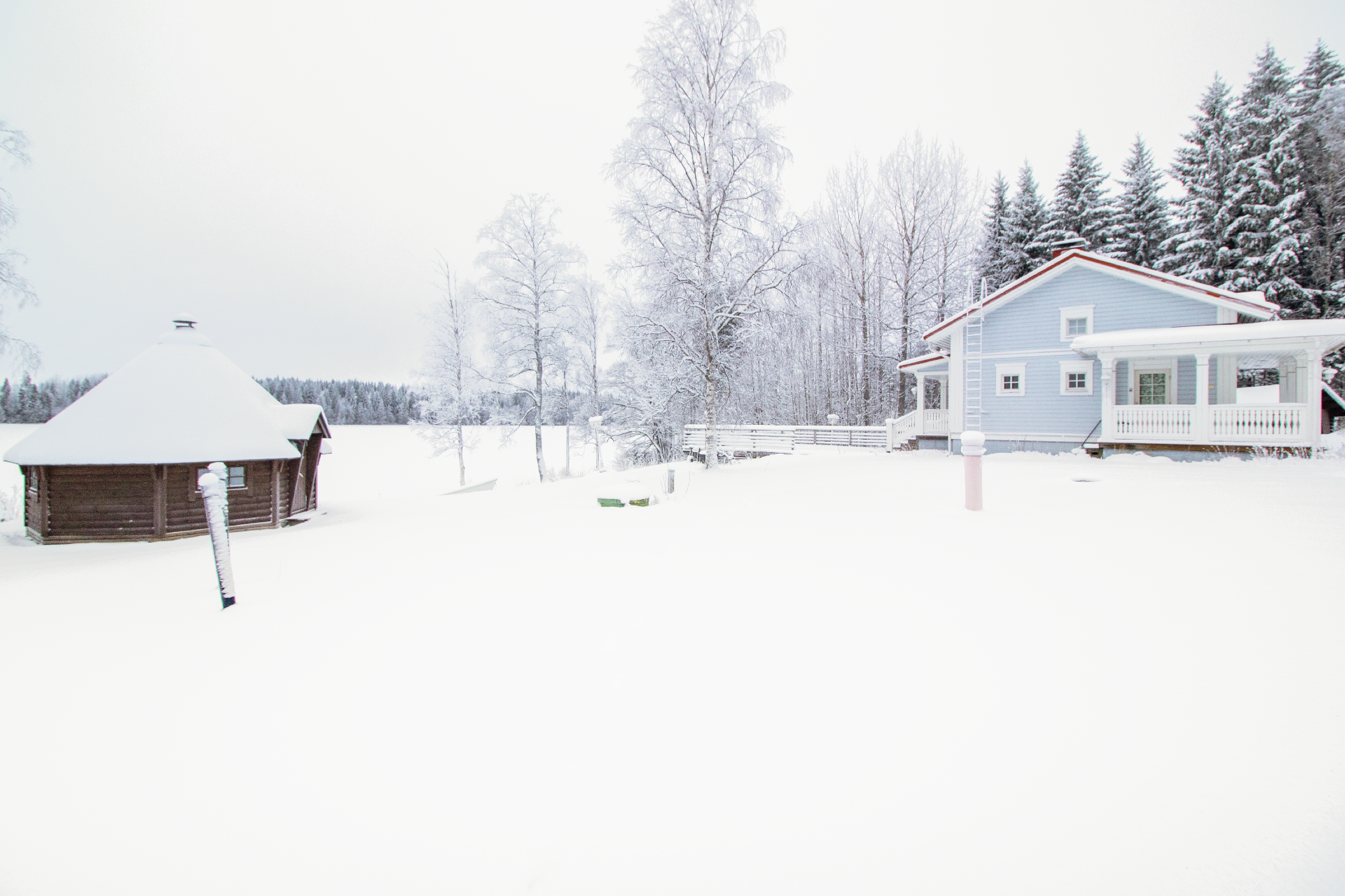 rannassa kota ja Kannustalon vierastalo