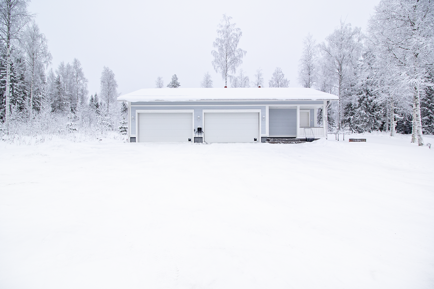 erillinen, lämmin autotalli